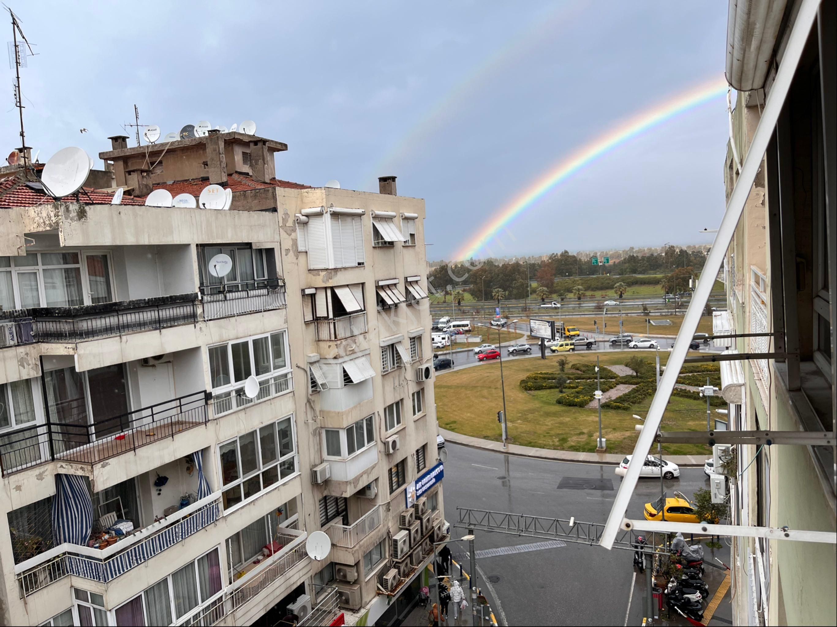 Balçova Ata Caddesinde 3+1 125m2 Lüks Dekorlu Asansörlü Ferah Daire
