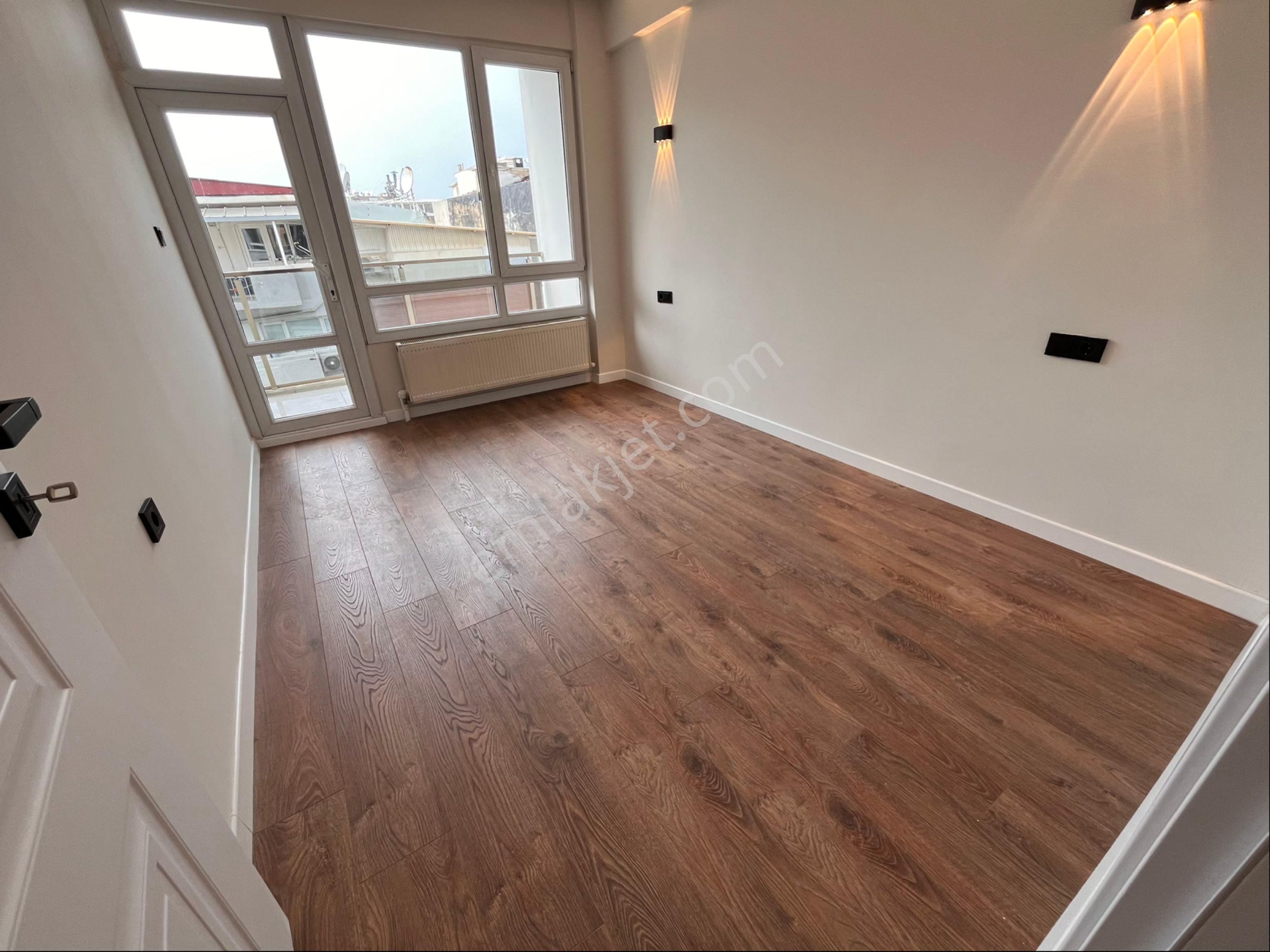 Balçova Ata Caddesinde 3+1 125m2 Lüks Dekorlu Asansörlü Ferah Daire - Görsel 5