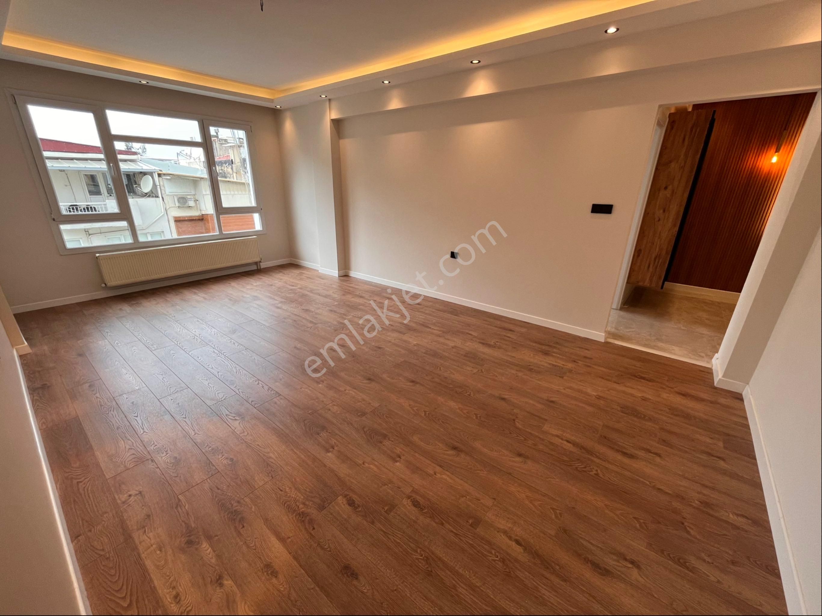 Balçova Ata Caddesinde 3+1 125m2 Lüks Dekorlu Asansörlü Ferah Daire - Görsel 3