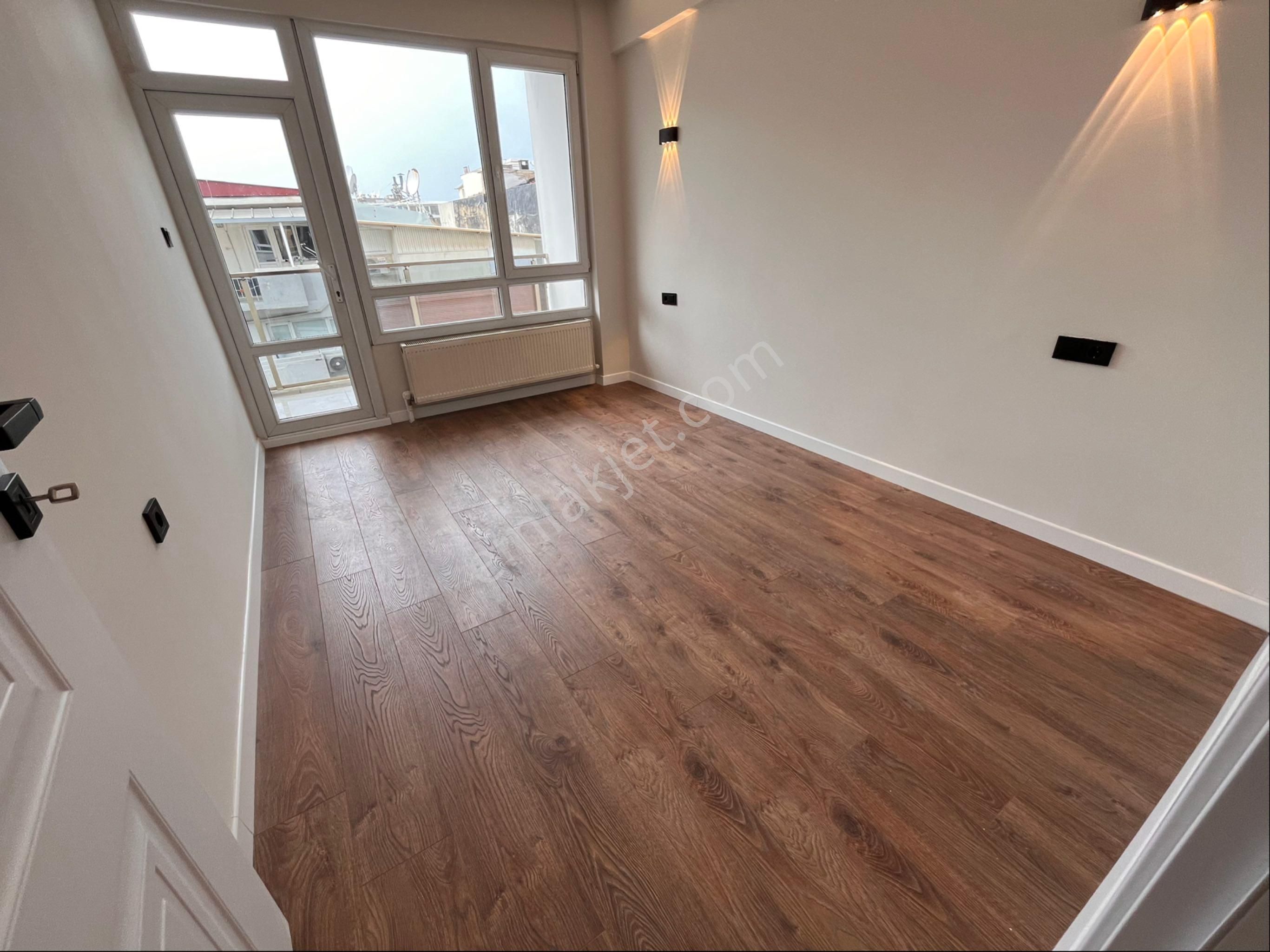 Balçova Ata Caddesinde 3+1 125m2 Lüks Dekorlu Asansörlü Ferah Daire - Görsel 6
