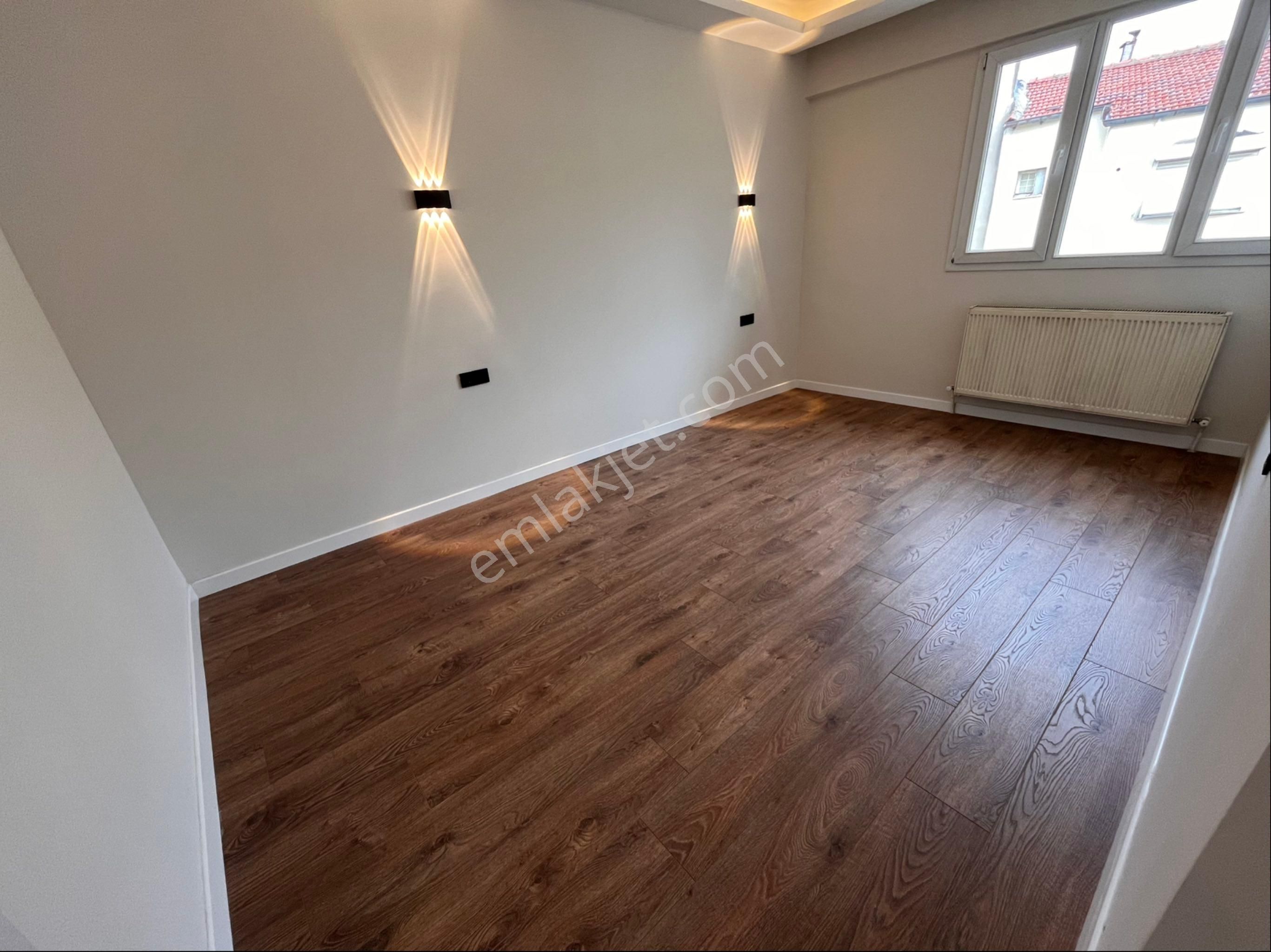 Balçova Ata Caddesinde 3+1 125m2 Lüks Dekorlu Asansörlü Ferah Daire - Görsel 8
