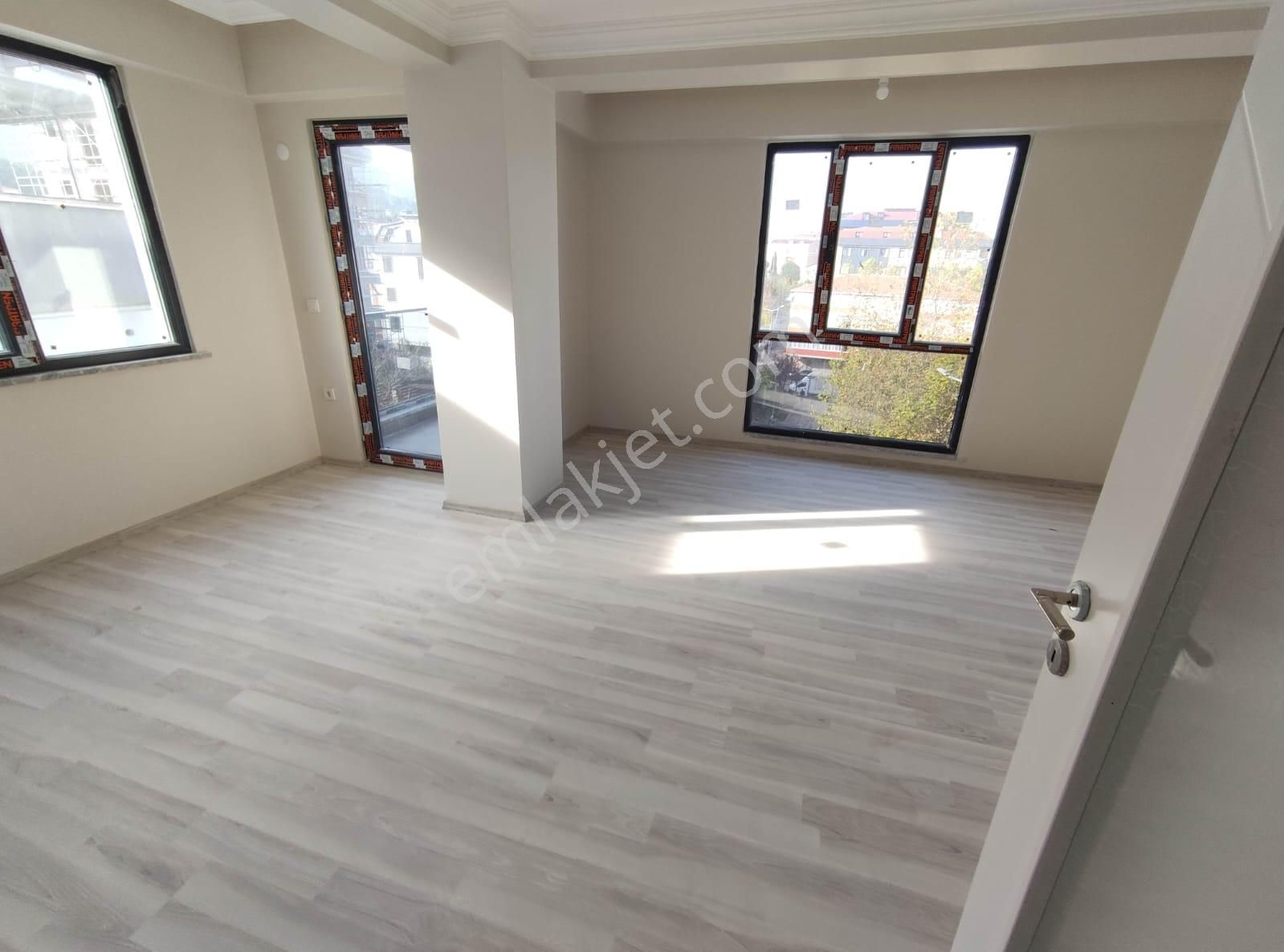 Sultanbeyli'de Balkonlu+ebeveyn Banyolu Sıfır 2+1 Satılık Daire