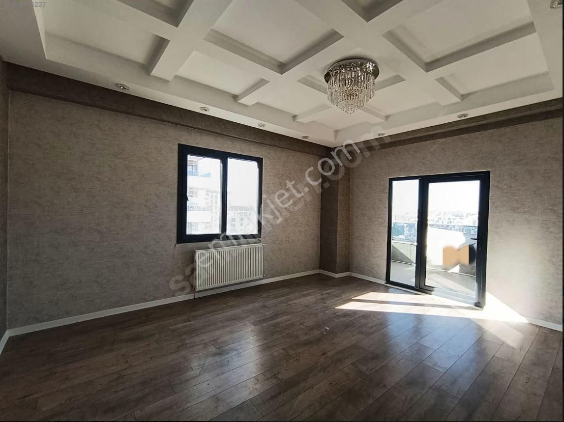 Sultan Emlak'dan 2.35 Metrede Cadde Üzerinde 4+1 Fırsat Daire - Görsel 12