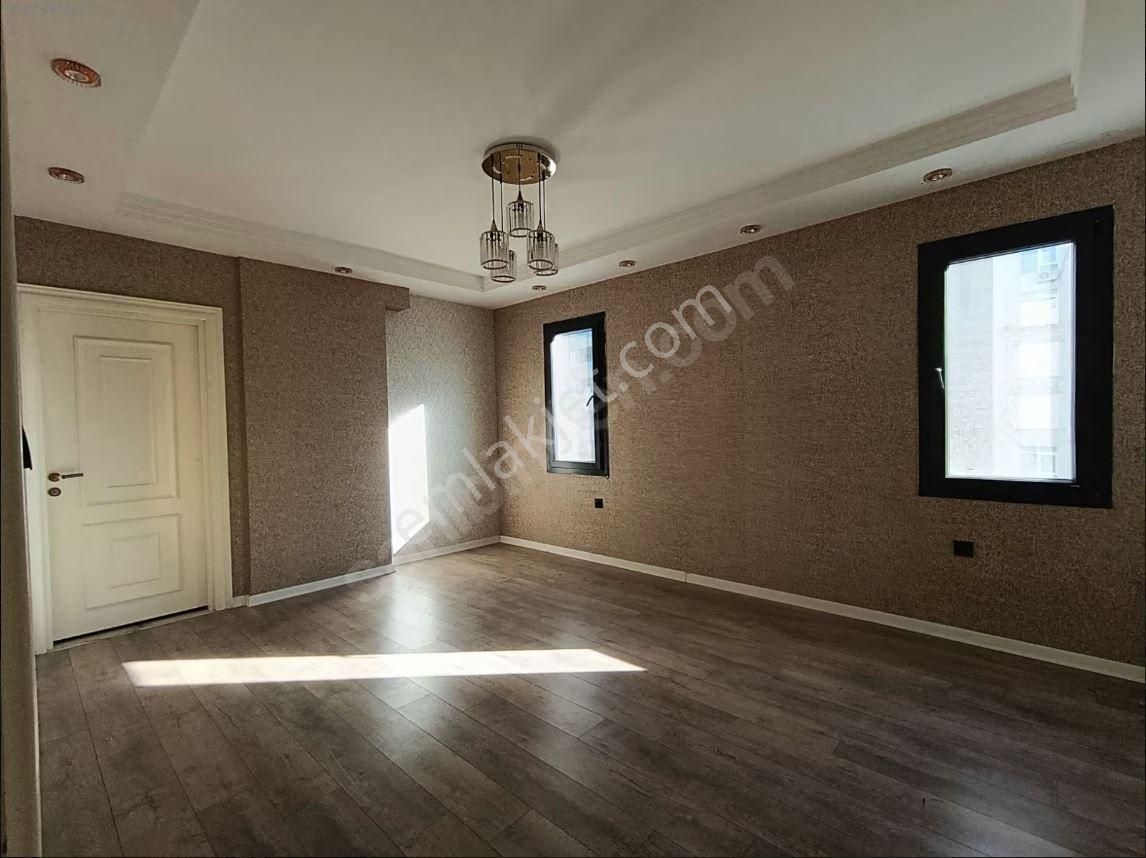 Sultan Emlak'dan 2.35 Metrede Cadde Üzerinde 4+1 Fırsat Daire - Görsel 15