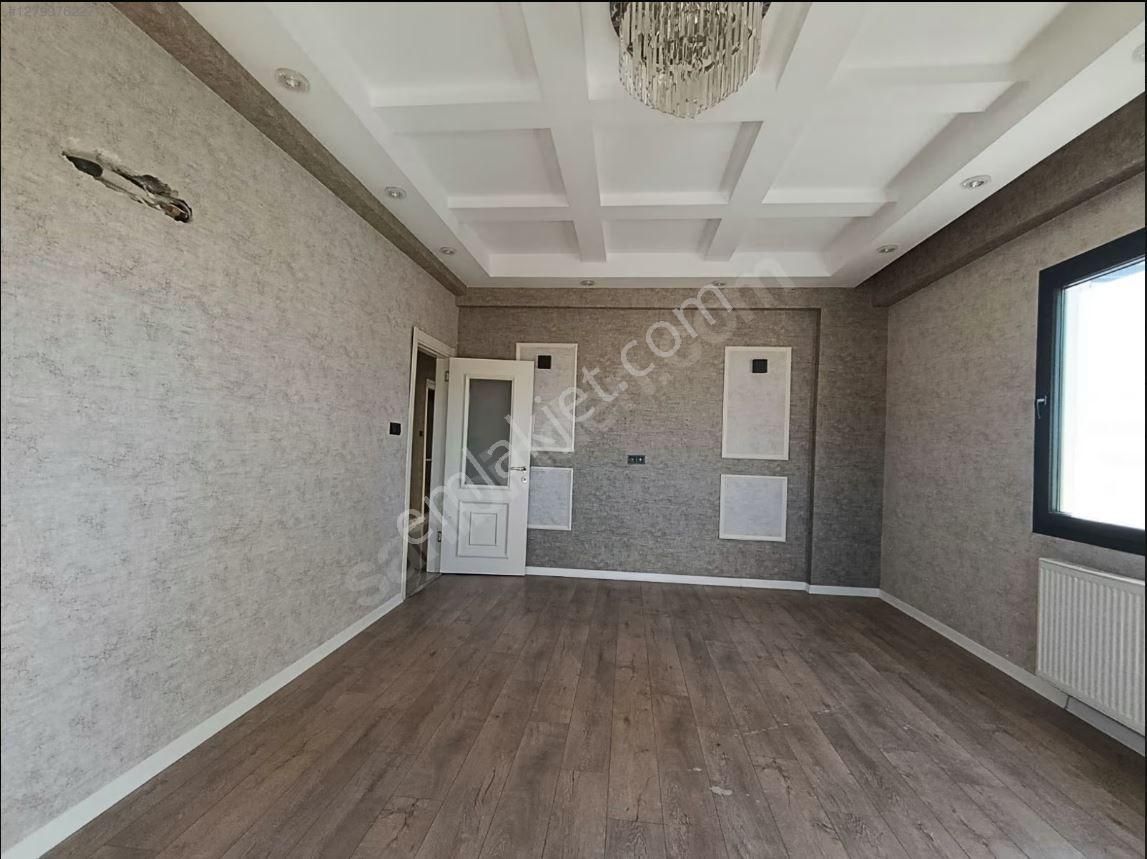 Sultan Emlak'dan 2.35 Metrede Cadde Üzerinde 4+1 Fırsat Daire - Görsel 8