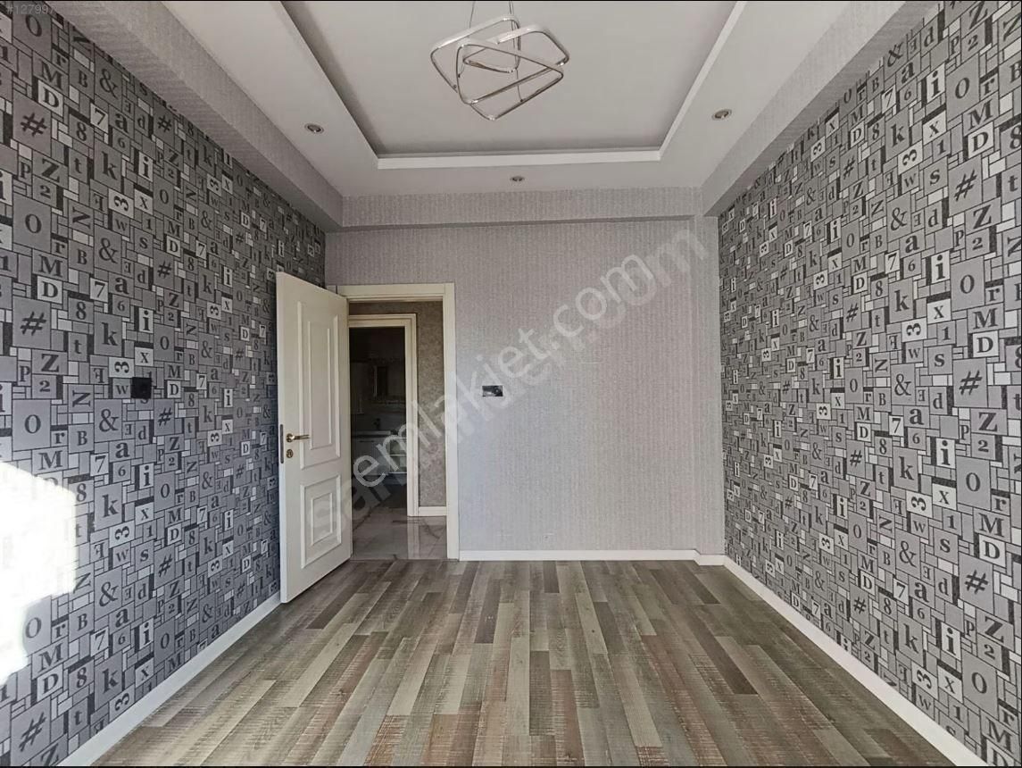 Sultan Emlak'dan 2.35 Metrede Cadde Üzerinde 4+1 Fırsat Daire - Görsel 9