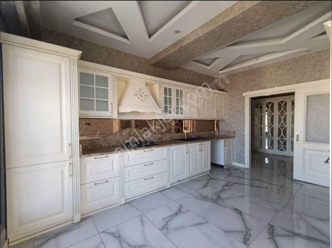 Sultan Emlak'dan 2.35 Metrede Cadde Üzerinde 4+1 Fırsat Daire - Görsel 17