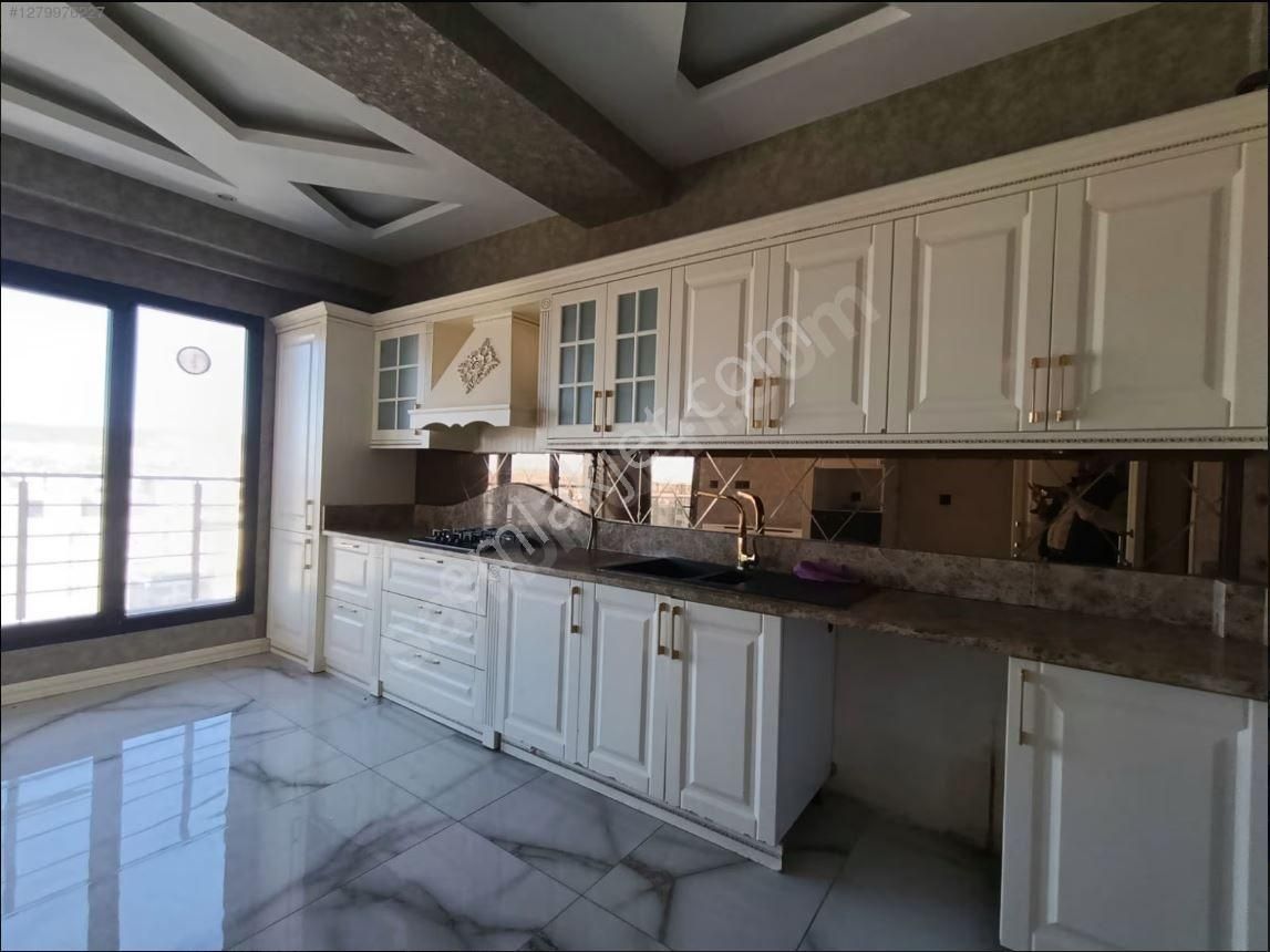 Sultan Emlak'dan 2.35 Metrede Cadde Üzerinde 4+1 Fırsat Daire - Görsel 16