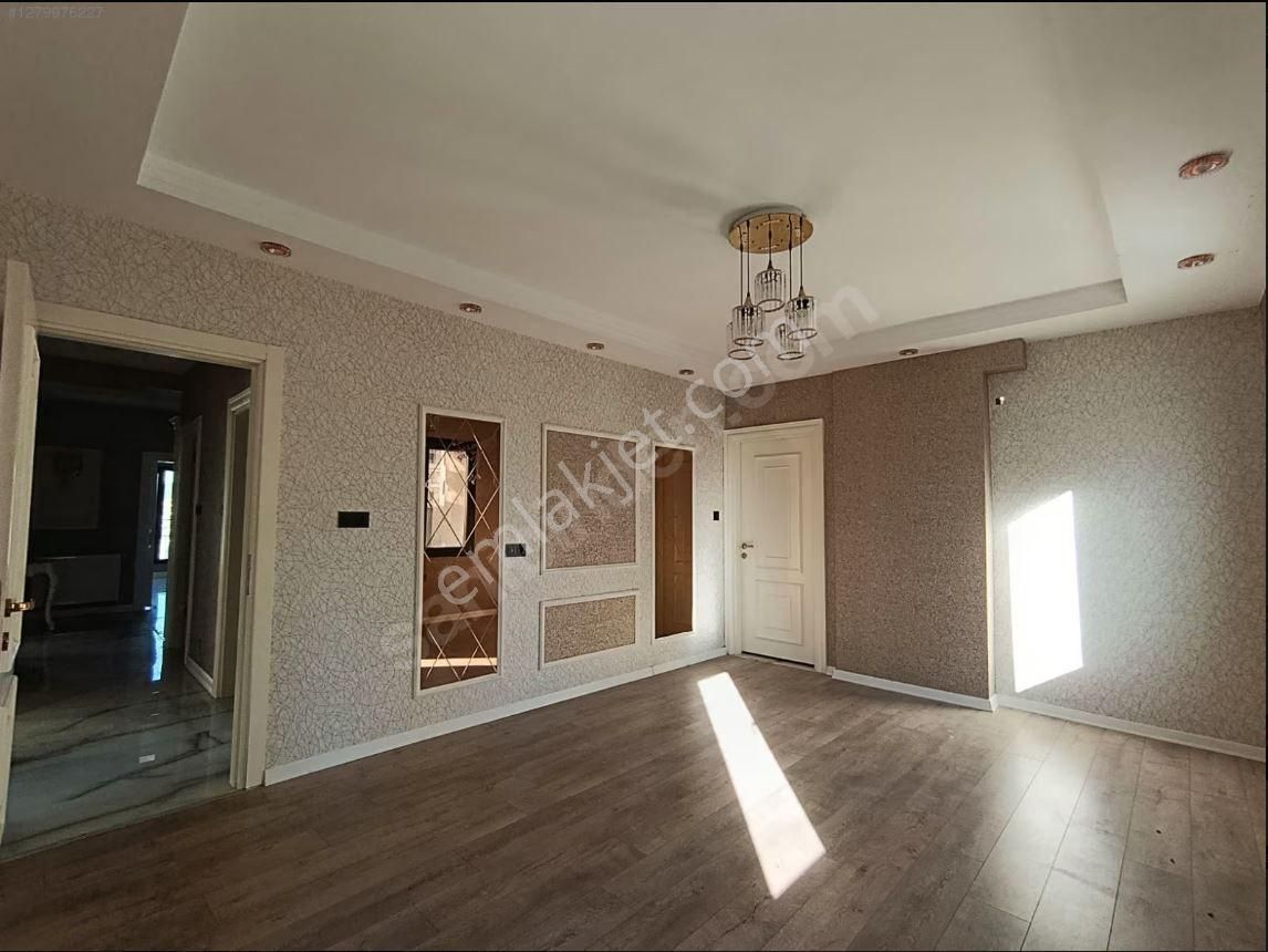 Sultan Emlak'dan 2.35 Metrede Cadde Üzerinde 4+1 Fırsat Daire - Görsel 13