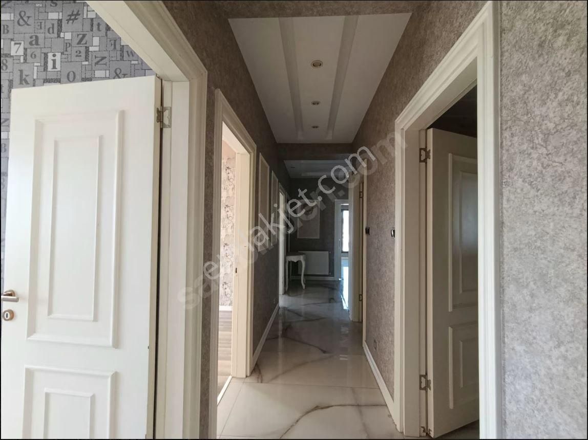 Sultan Emlak'dan 2.35 Metrede Cadde Üzerinde 4+1 Fırsat Daire - Görsel 18