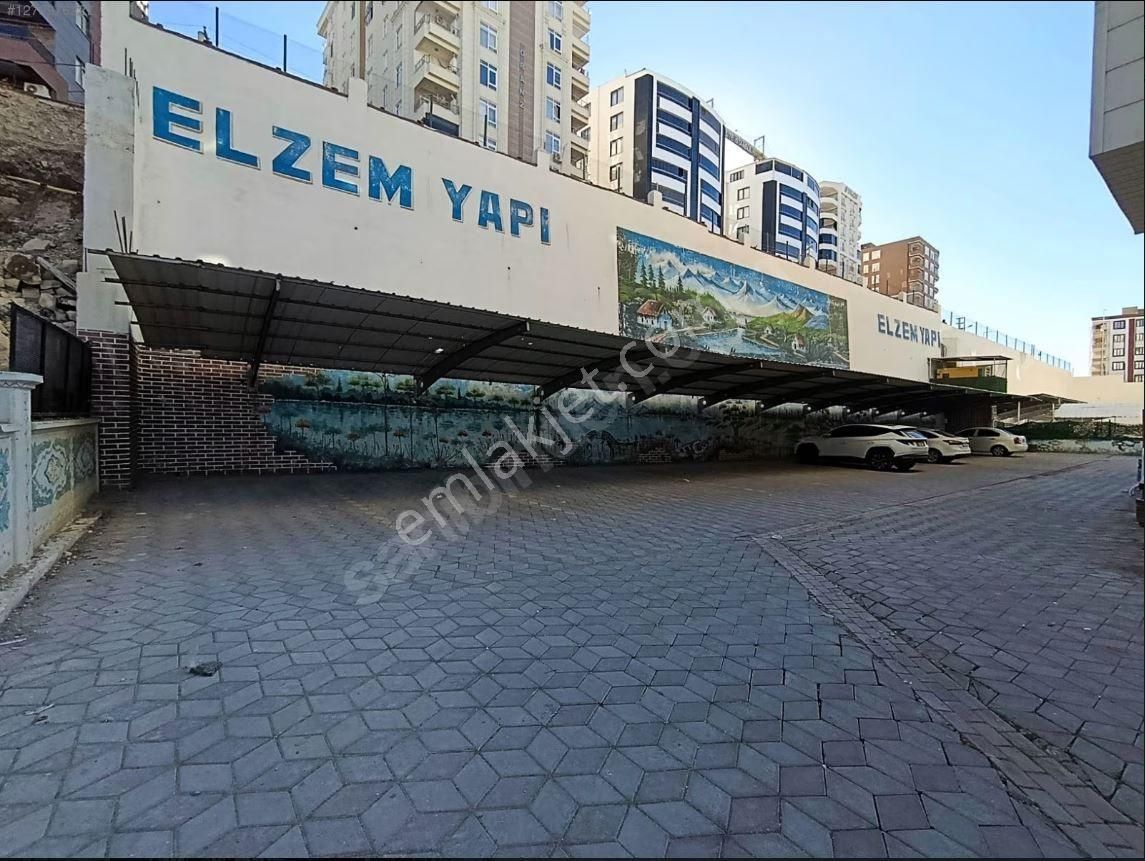 Sultan Emlak'dan 2.35 Metrede Cadde Üzerinde 4+1 Fırsat Daire - Görsel 3