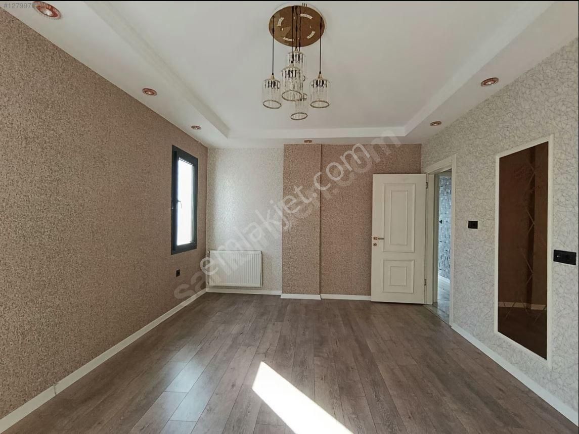 Sultan Emlak'dan 2.35 Metrede Cadde Üzerinde 4+1 Fırsat Daire - Görsel 14