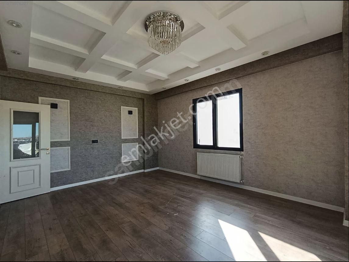 Sultan Emlak'dan 2.35 Metrede Cadde Üzerinde 4+1 Fırsat Daire - Görsel 7