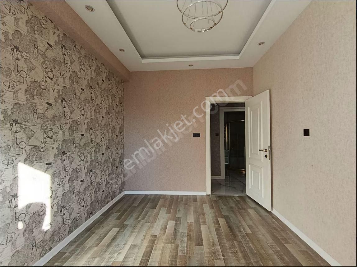 Sultan Emlak'dan 2.35 Metrede Cadde Üzerinde 4+1 Fırsat Daire - Görsel 10