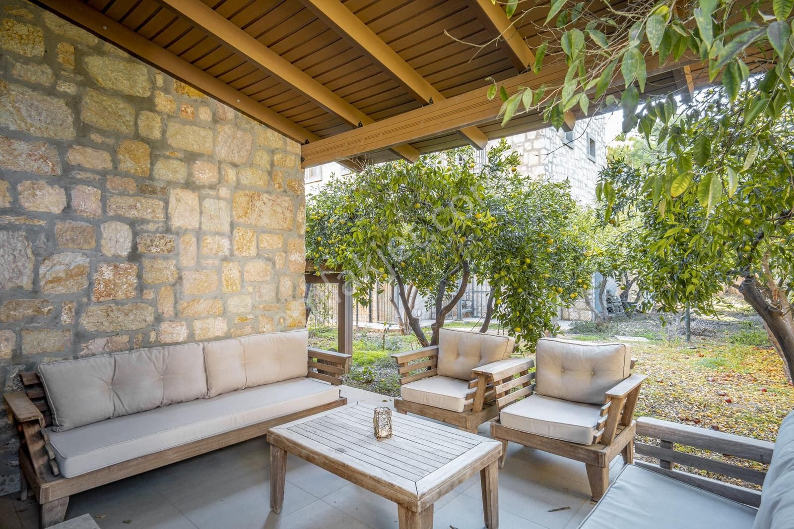 Bitez Köyiçinde Satılık Havuzlu Taş Ev - Görsel 23