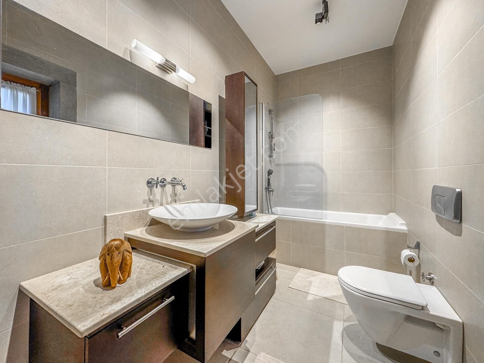 Bitez Köyiçinde Satılık Havuzlu Taş Ev - Görsel 21