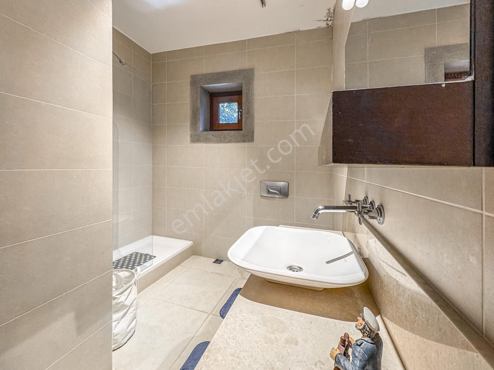 Bitez Köyiçinde Satılık Havuzlu Taş Ev - Görsel 7