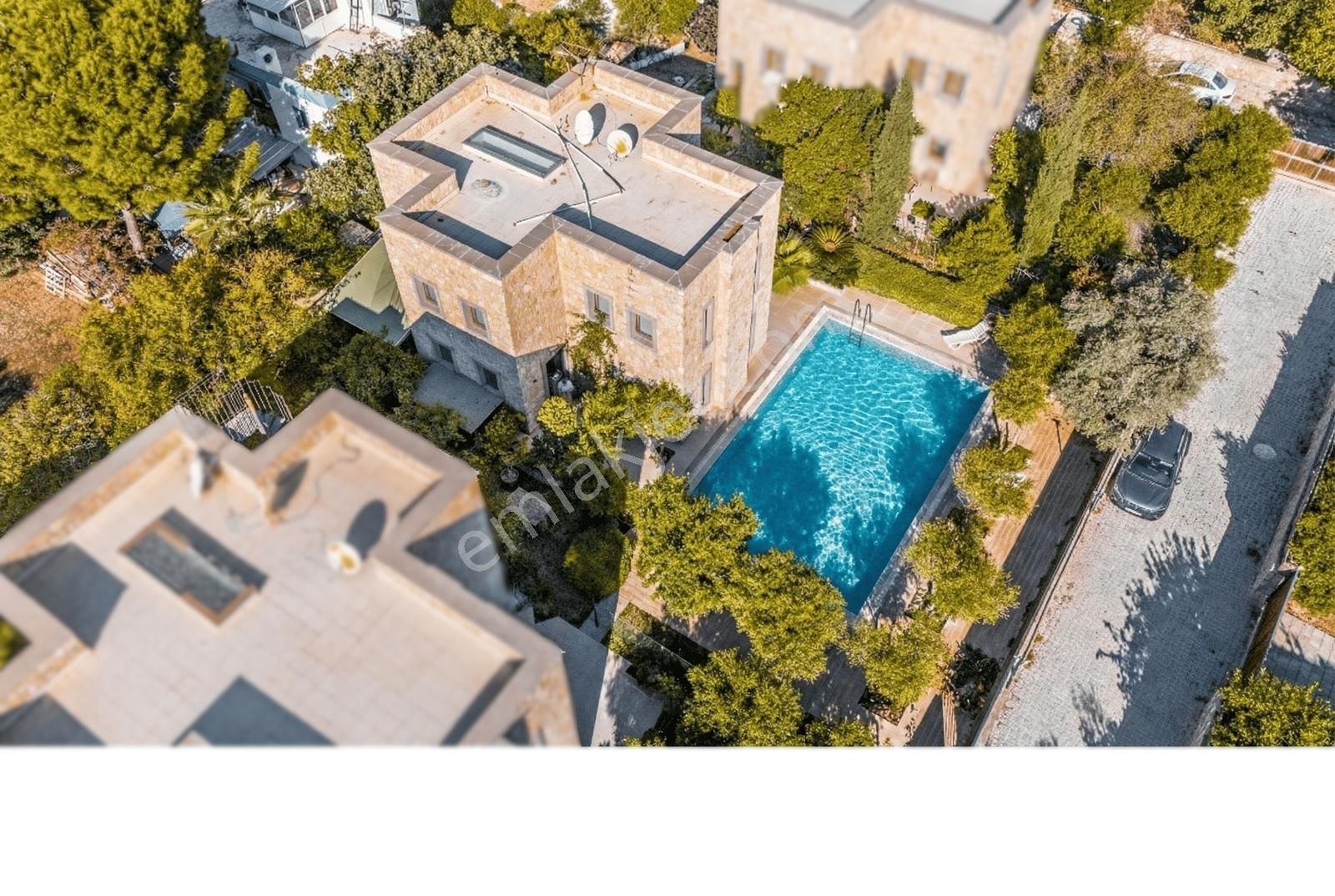 Bitez Köyiçinde Satılık Havuzlu Taş Ev - Görsel 8