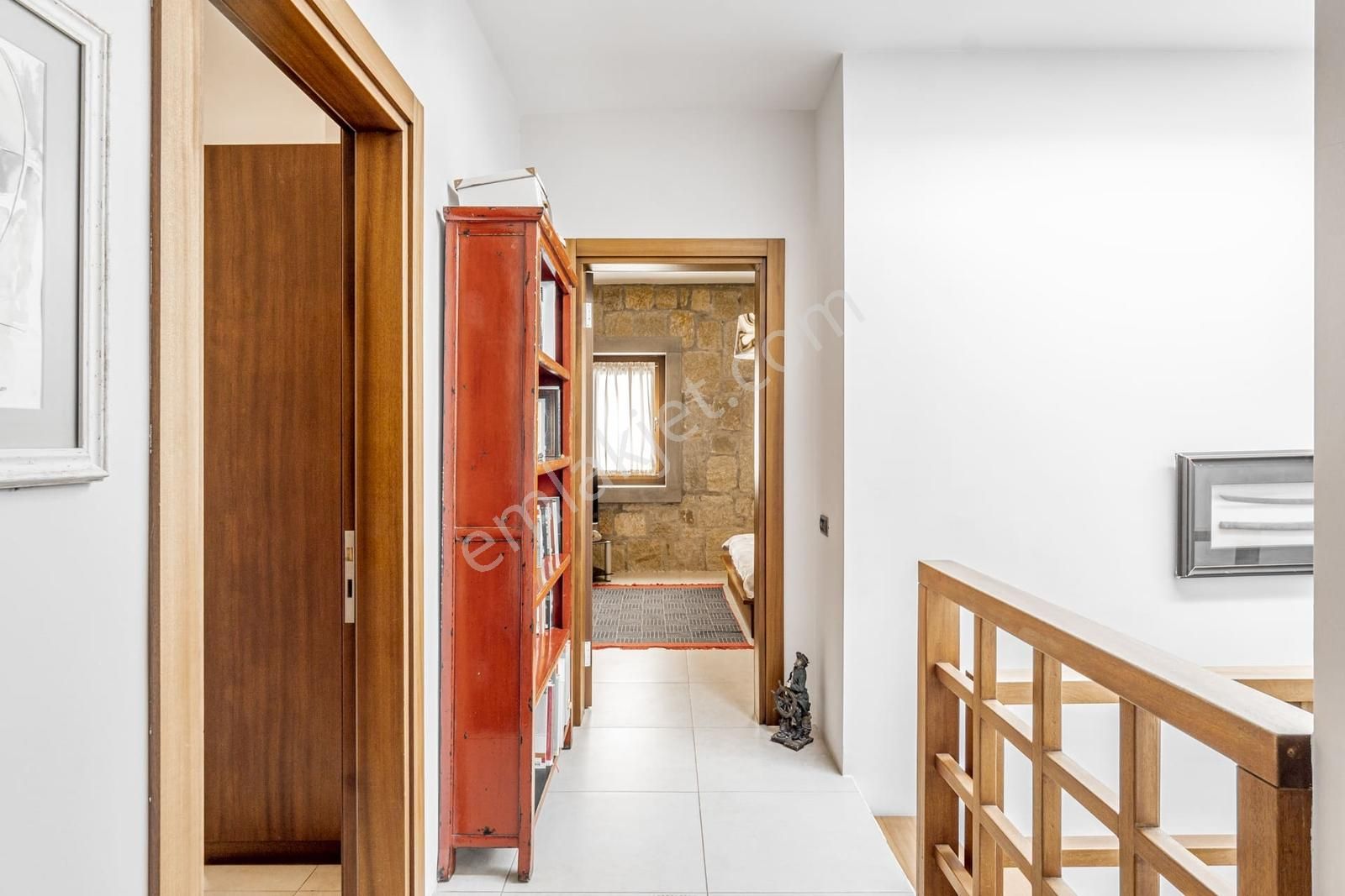 Bitez Köyiçinde Satılık Havuzlu Taş Ev - Görsel 13