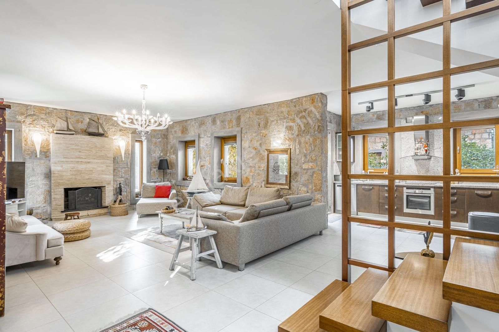 Bitez Köyiçinde Satılık Havuzlu Taş Ev - Görsel 16