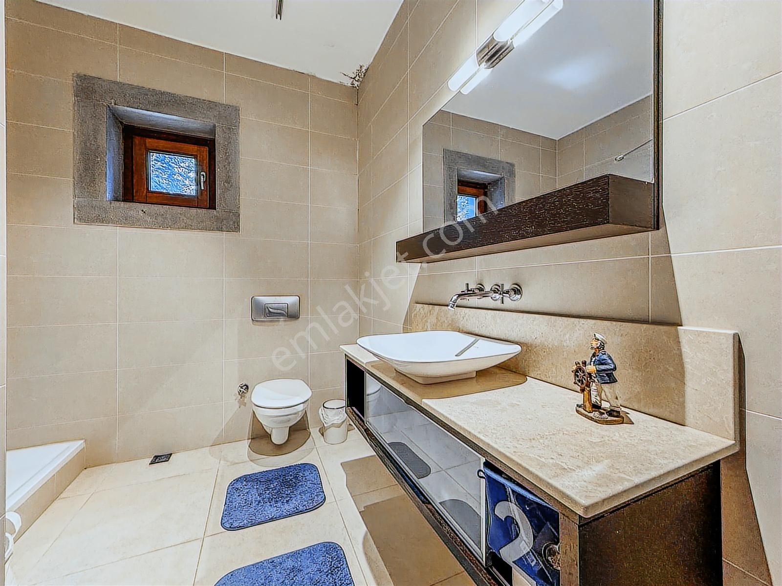 Bitez Köyiçinde Satılık Havuzlu Taş Ev - Görsel 18