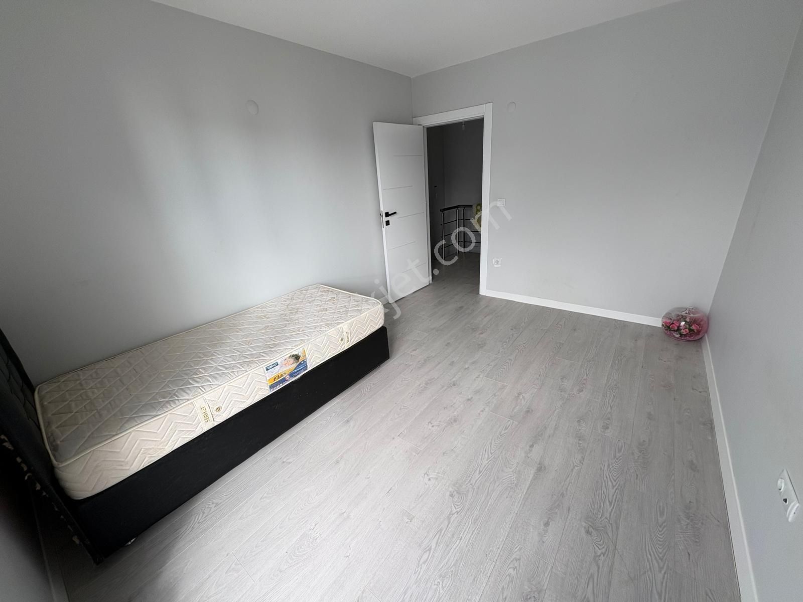 Kayapada Havuzlu Sitede 3+1 Teraslı Eşyalı Kiralık Dubleks Daire - Görsel 34