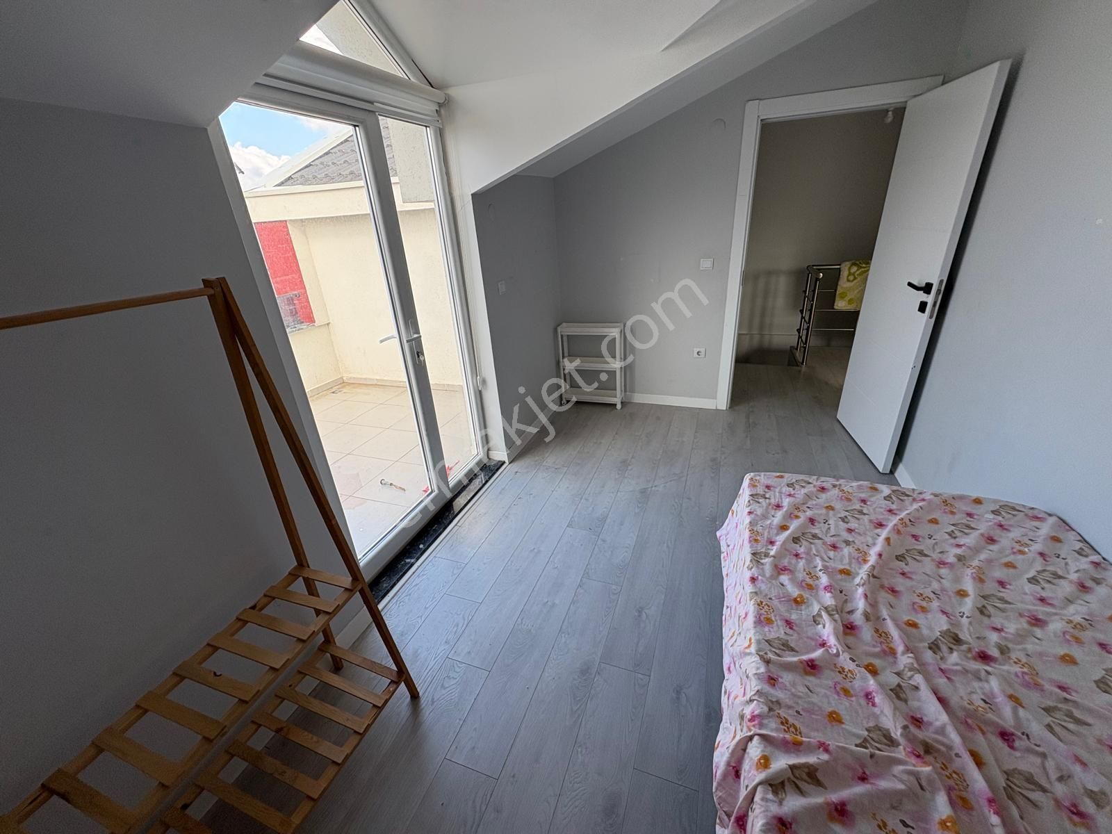 Kayapada Havuzlu Sitede 3+1 Teraslı Eşyalı Kiralık Dubleks Daire - Görsel 4