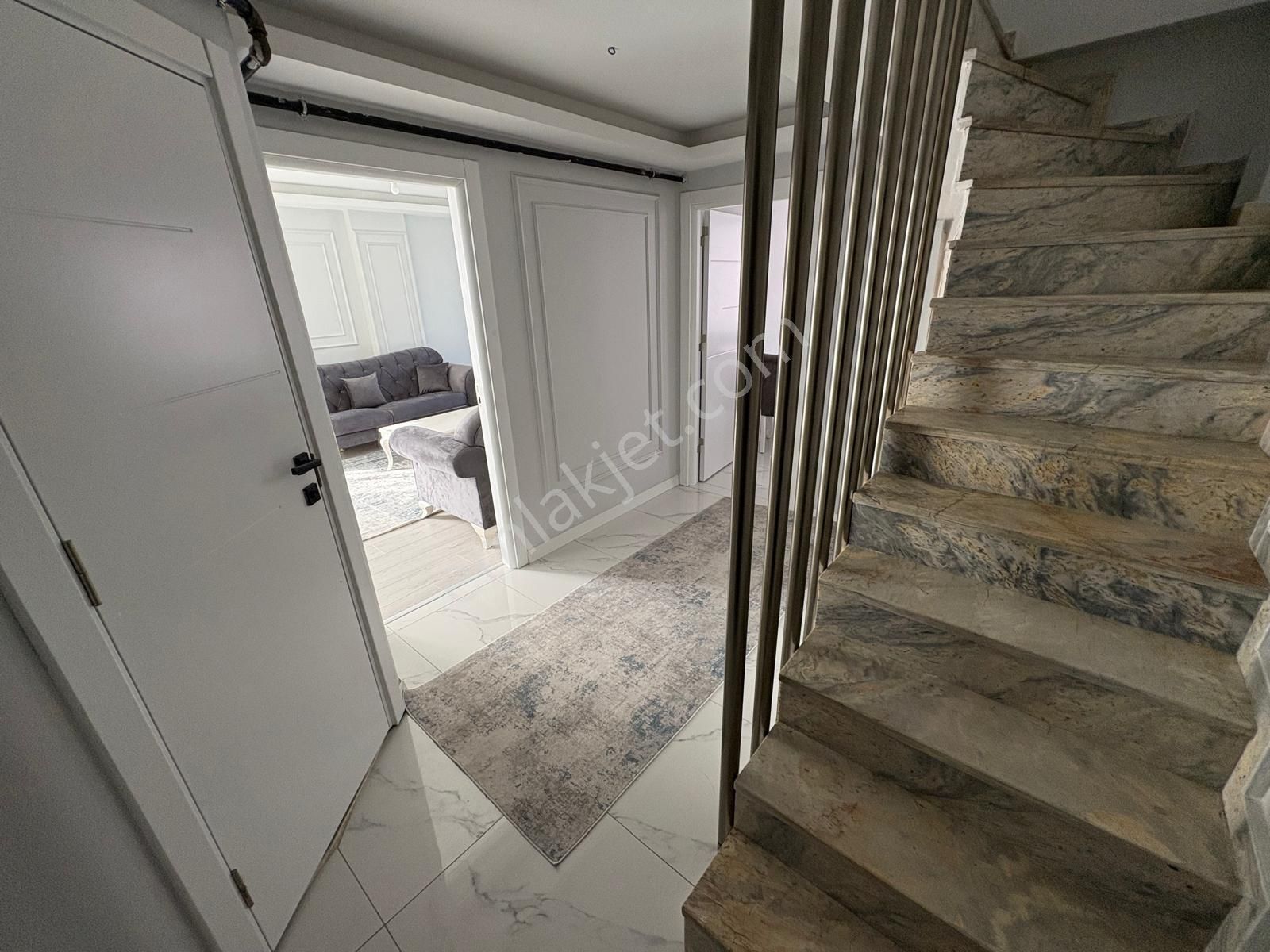 Kayapada Havuzlu Sitede 3+1 Teraslı Eşyalı Kiralık Dubleks Daire - Görsel 2