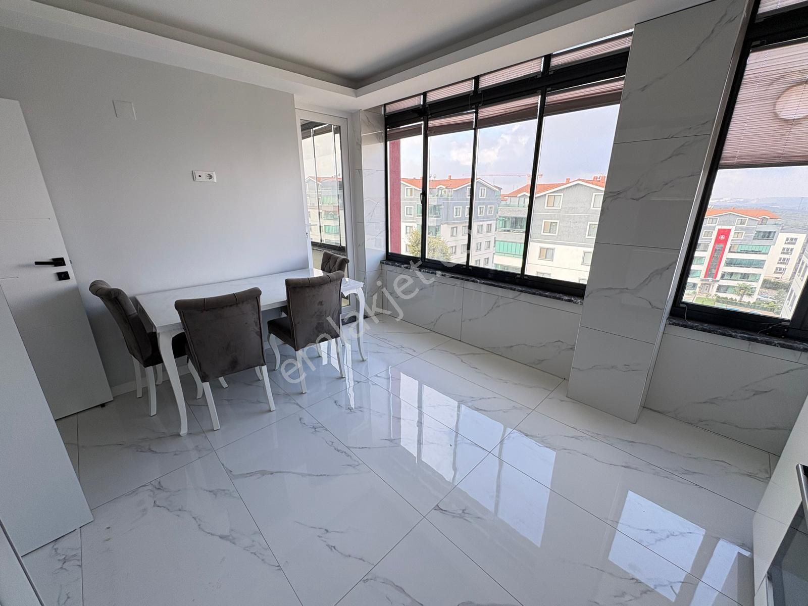 Kayapada Havuzlu Sitede 3+1 Teraslı Eşyalı Kiralık Dubleks Daire - Görsel 8