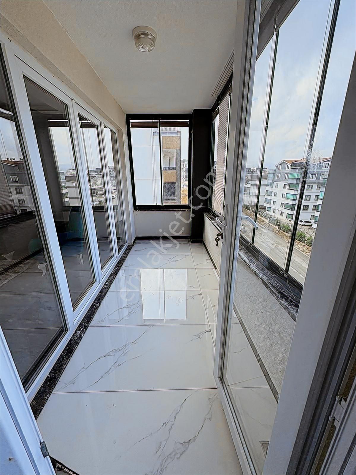 Kayapada Havuzlu Sitede 3+1 Teraslı Eşyalı Kiralık Dubleks Daire - Görsel 7
