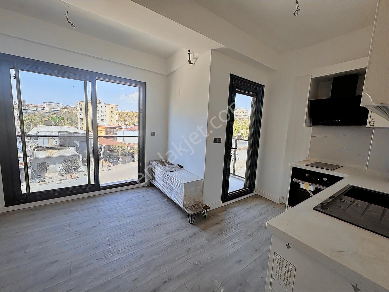 Emlak Buraya/ İzmir Buca Yeni Havuzlu Sitede 1+1 Satılık Daire - Görsel 8