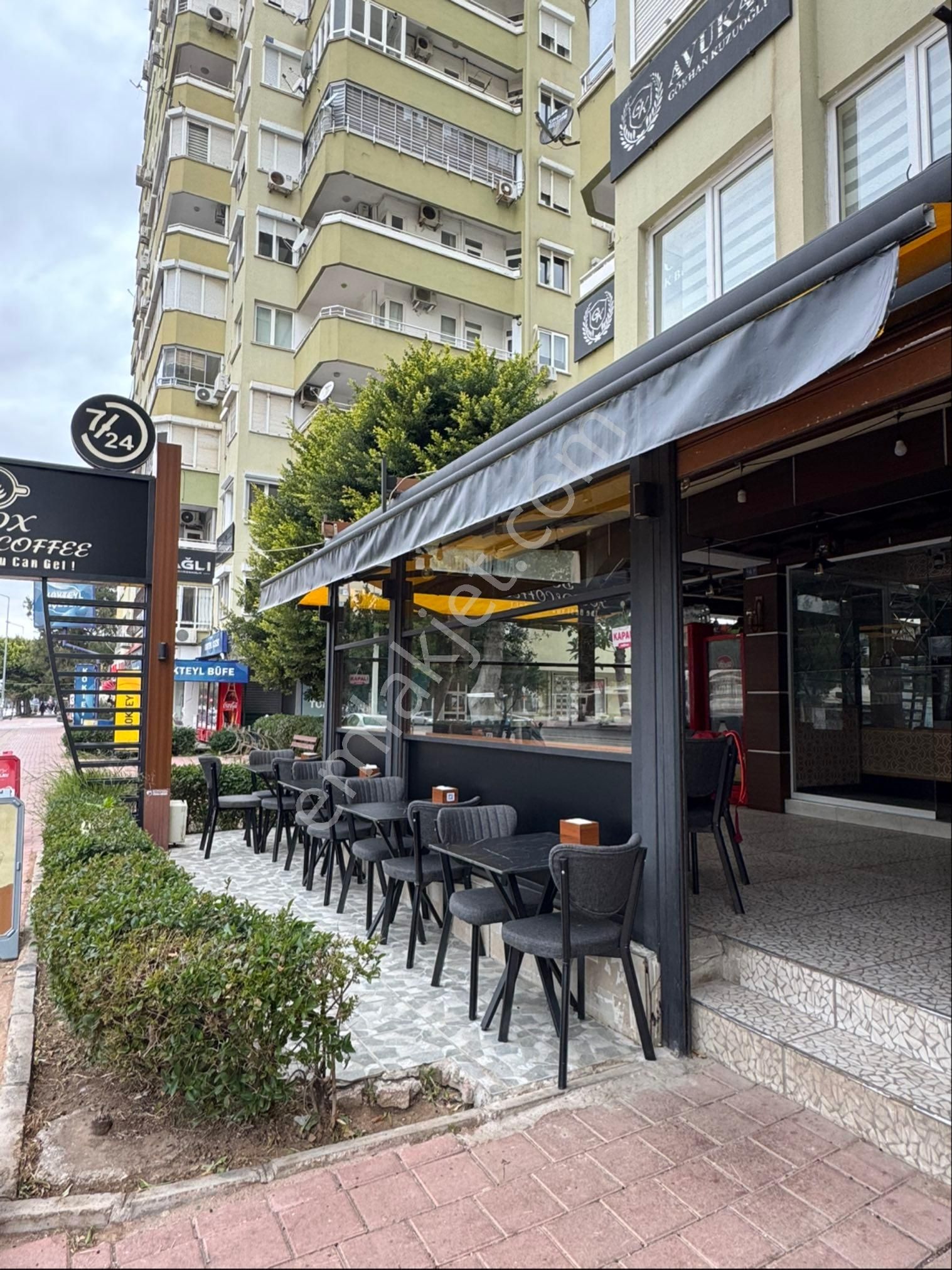 İşlek Cadde Önü