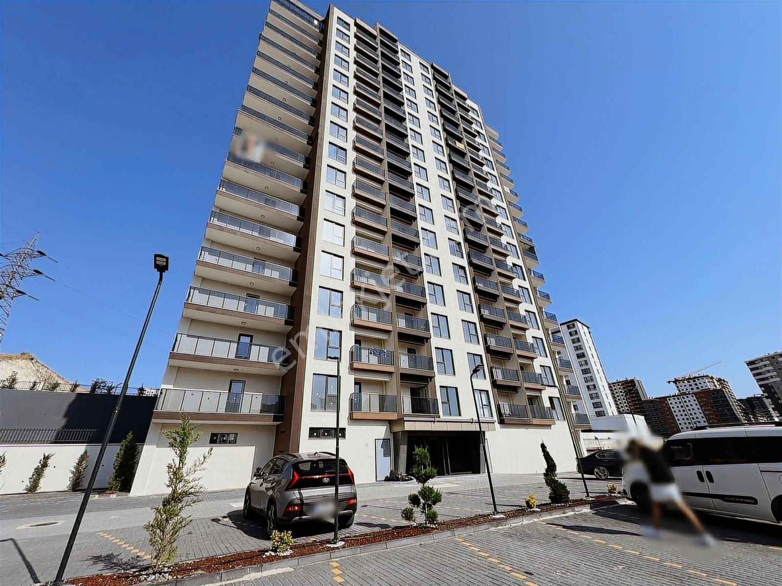 Cumhuriyet Mah. Site İçi Oturuma Hazır 1+1 İskanlı Satılık Daire