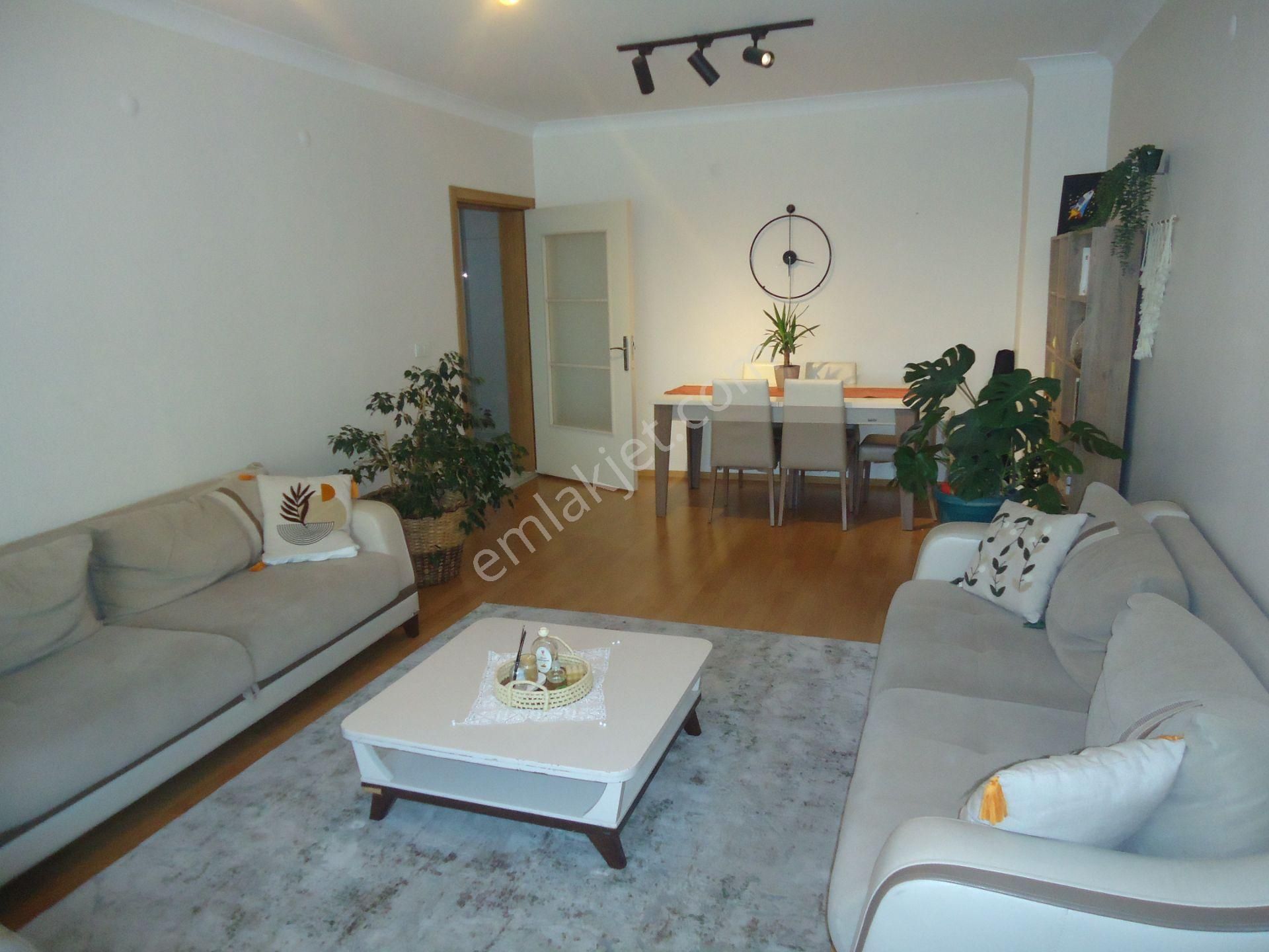 Krc'den Merkezi Konumda Manzaralı Katta Satılık 4+1 Daire - Görsel 9