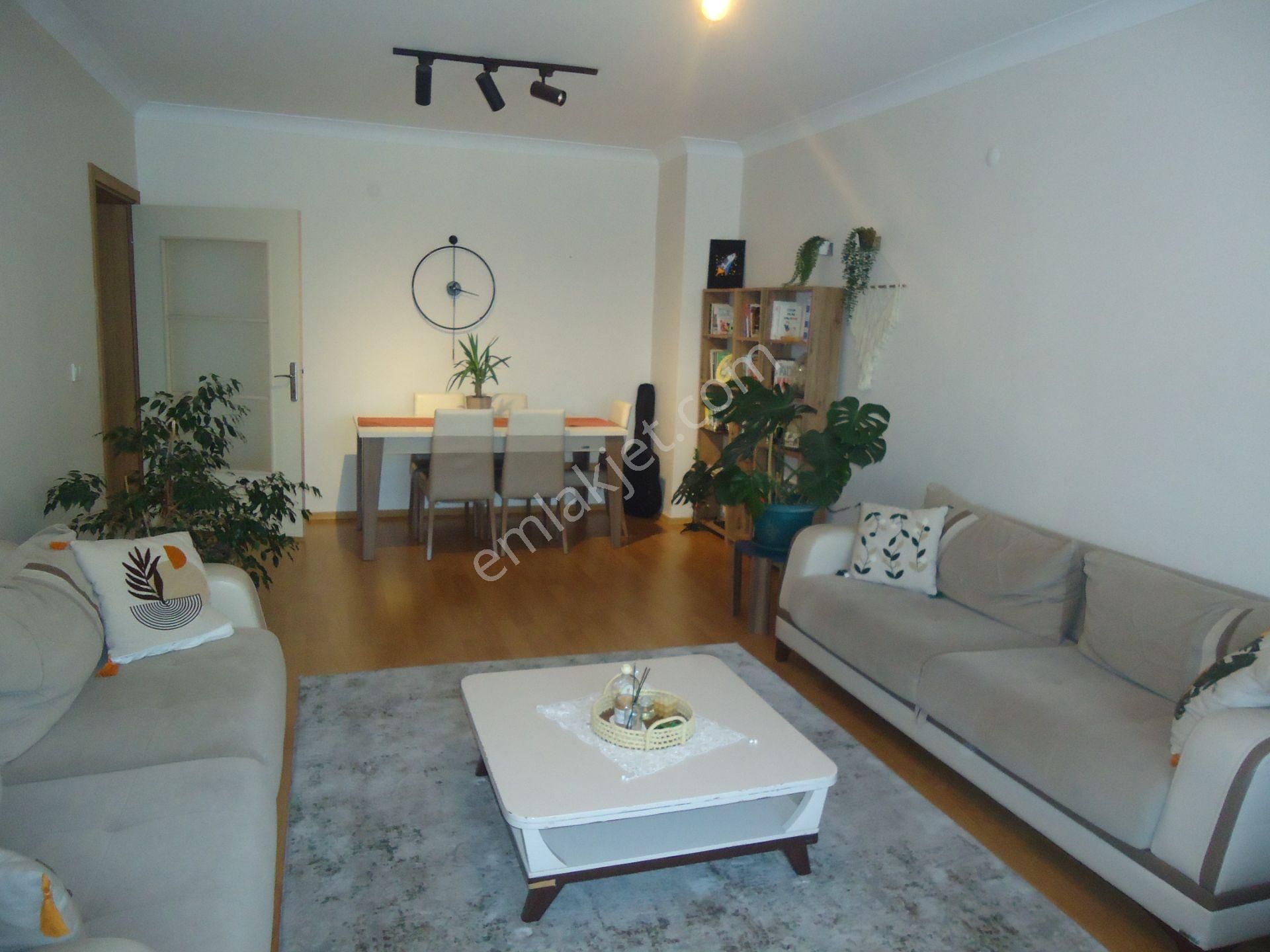 Krc'den Merkezi Konumda Manzaralı Katta Satılık 4+1 Daire - Görsel 8