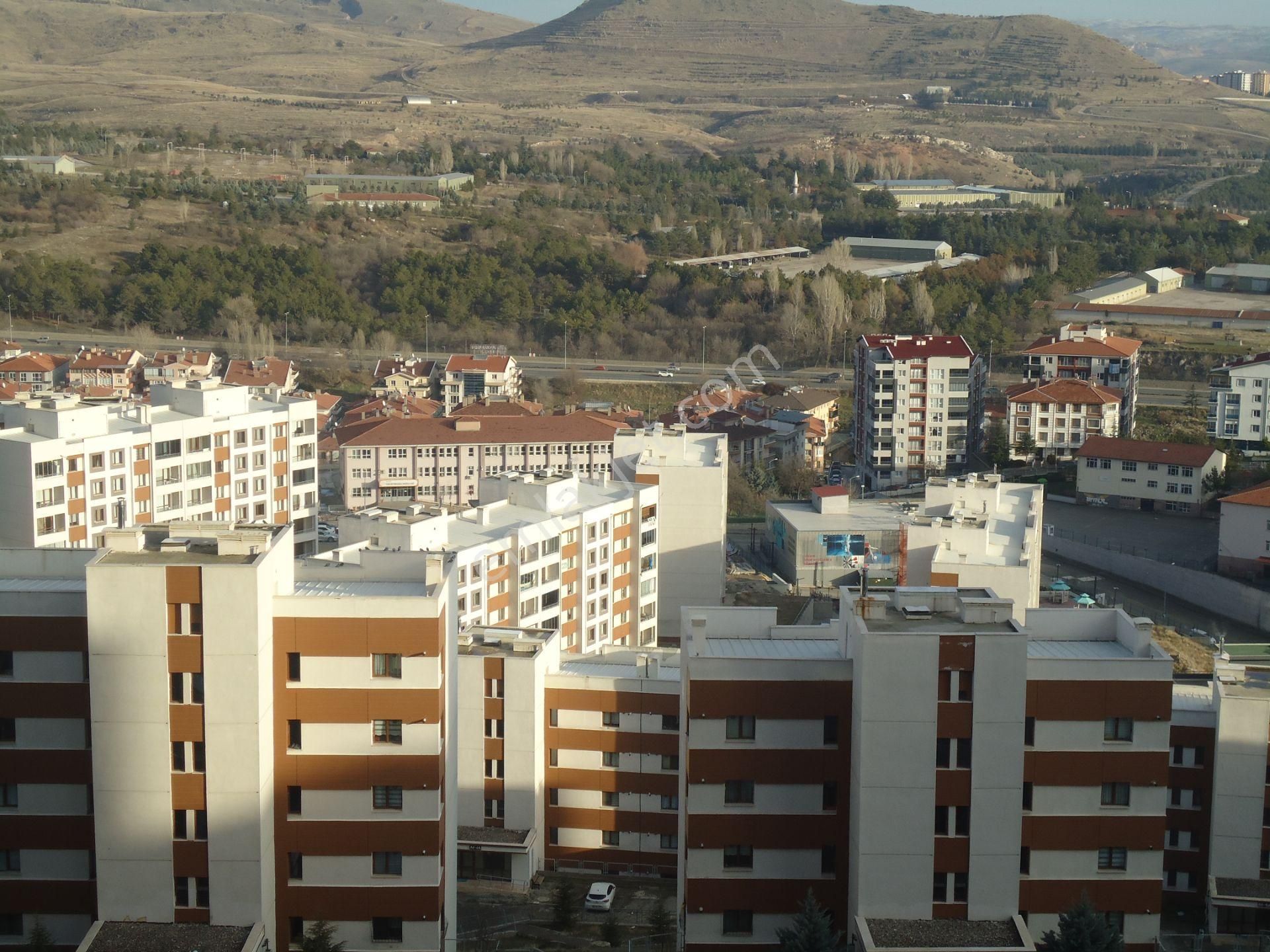 Krc'den Merkezi Konumda Manzaralı Katta Satılık 4+1 Daire - Görsel 27