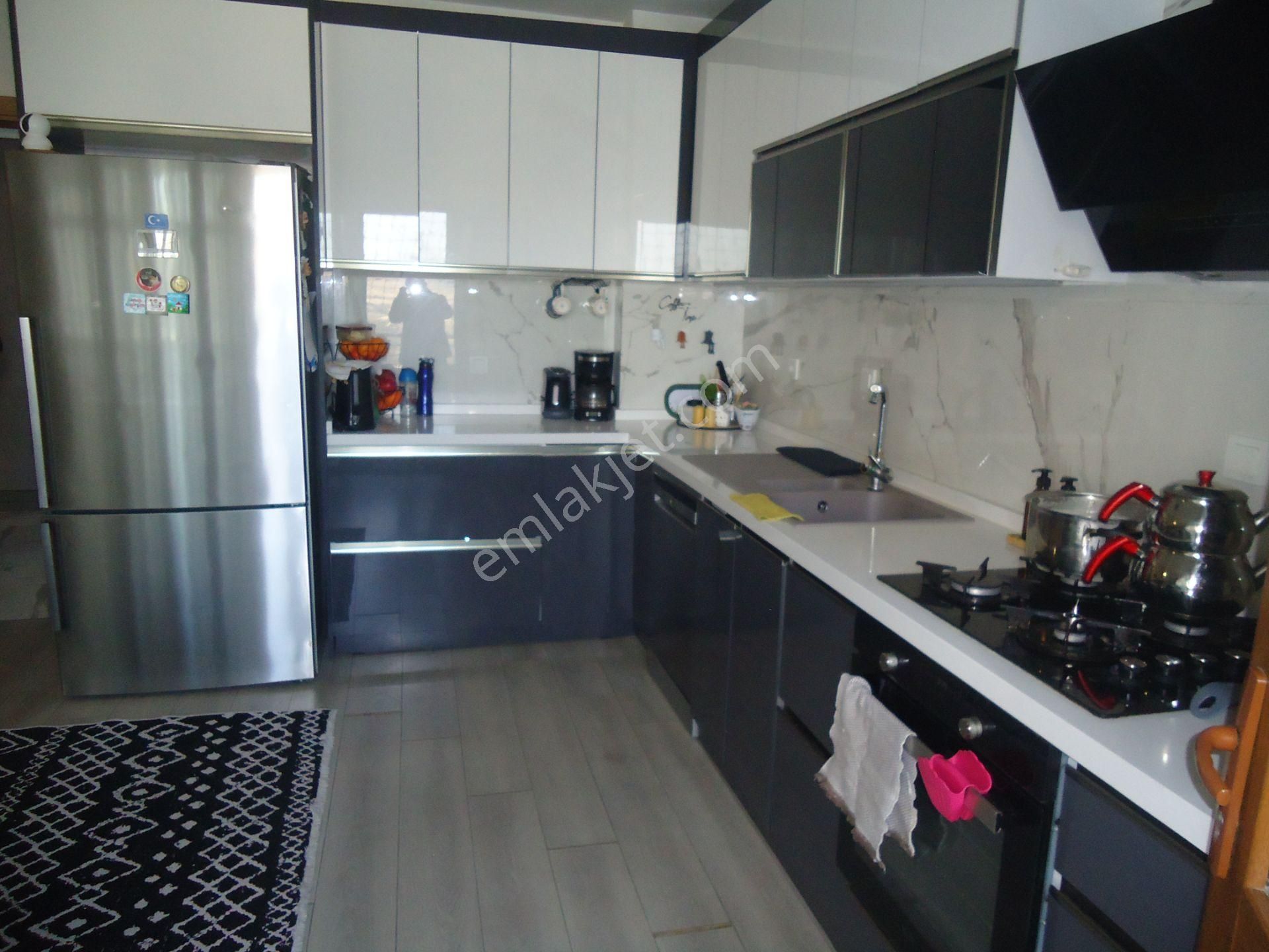 Krc'den Merkezi Konumda Manzaralı Katta Satılık 4+1 Daire - Görsel 15