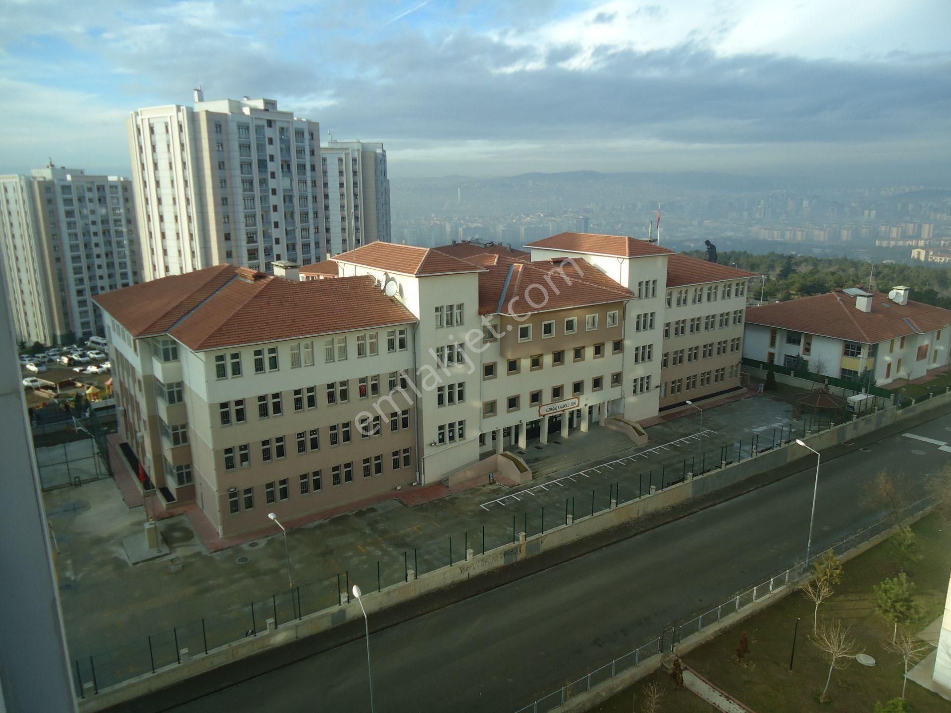 Krc'den Merkezi Konumda Manzaralı Katta Satılık 4+1 Daire - Görsel 24