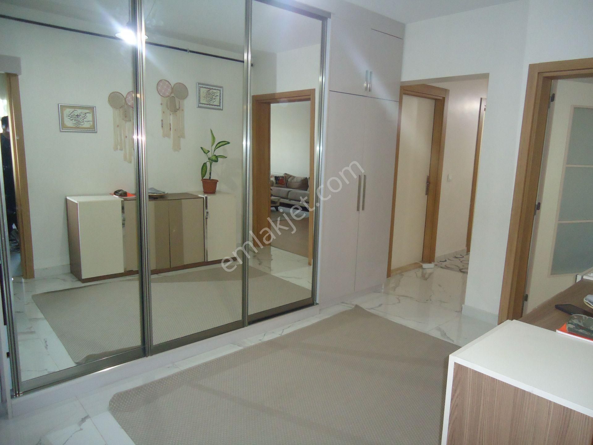 Krc'den Merkezi Konumda Manzaralı Katta Satılık 4+1 Daire - Görsel 11