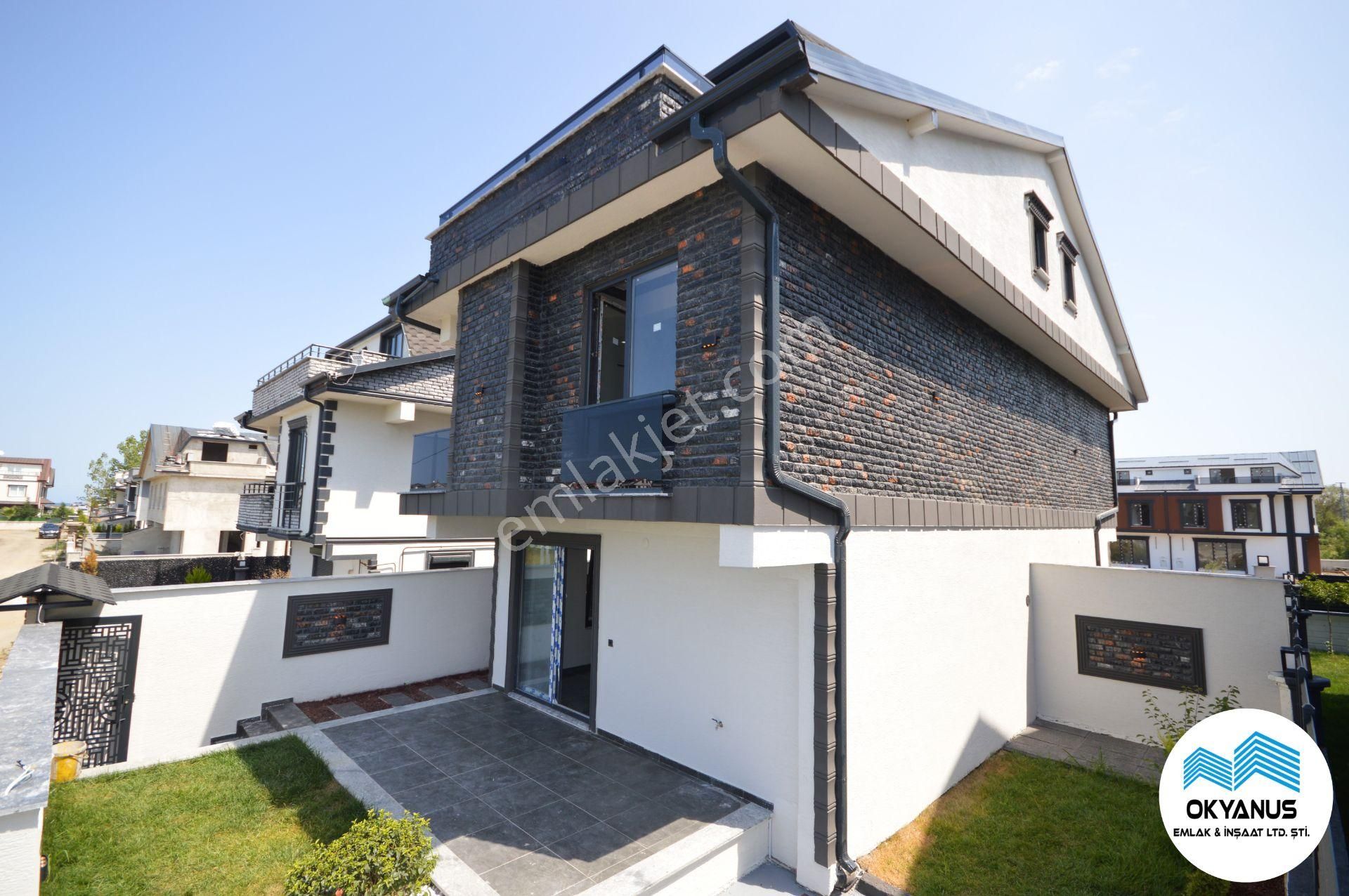 Kocaali De Garajlı, Bahçeli, Kullanışlı 4+1 Villa