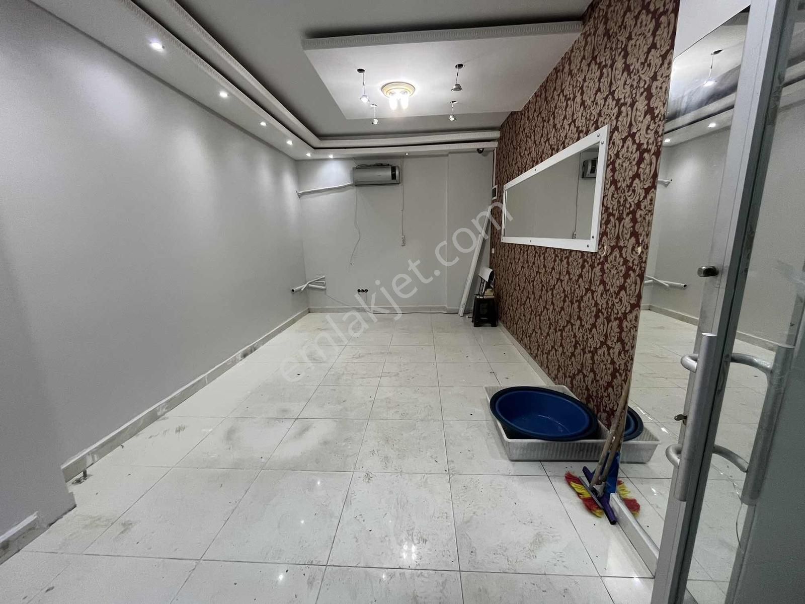 Beylikdüzü Yakuplu Metrobüs 750m Mesafede Kiralık 30m2 Dükkan