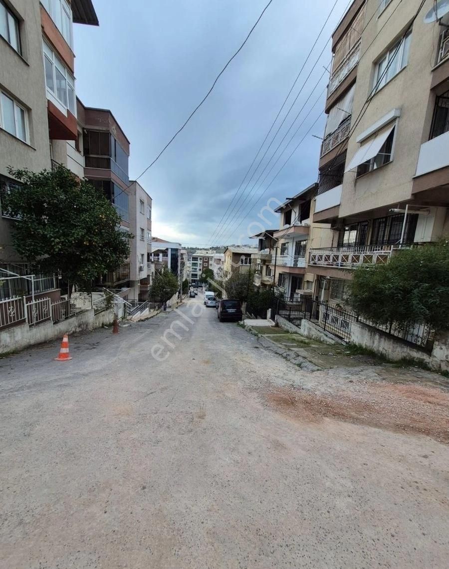 Buca,laleli Mah.//uçanyolyakını/izbnana10dk//200m2//4+1//arakat