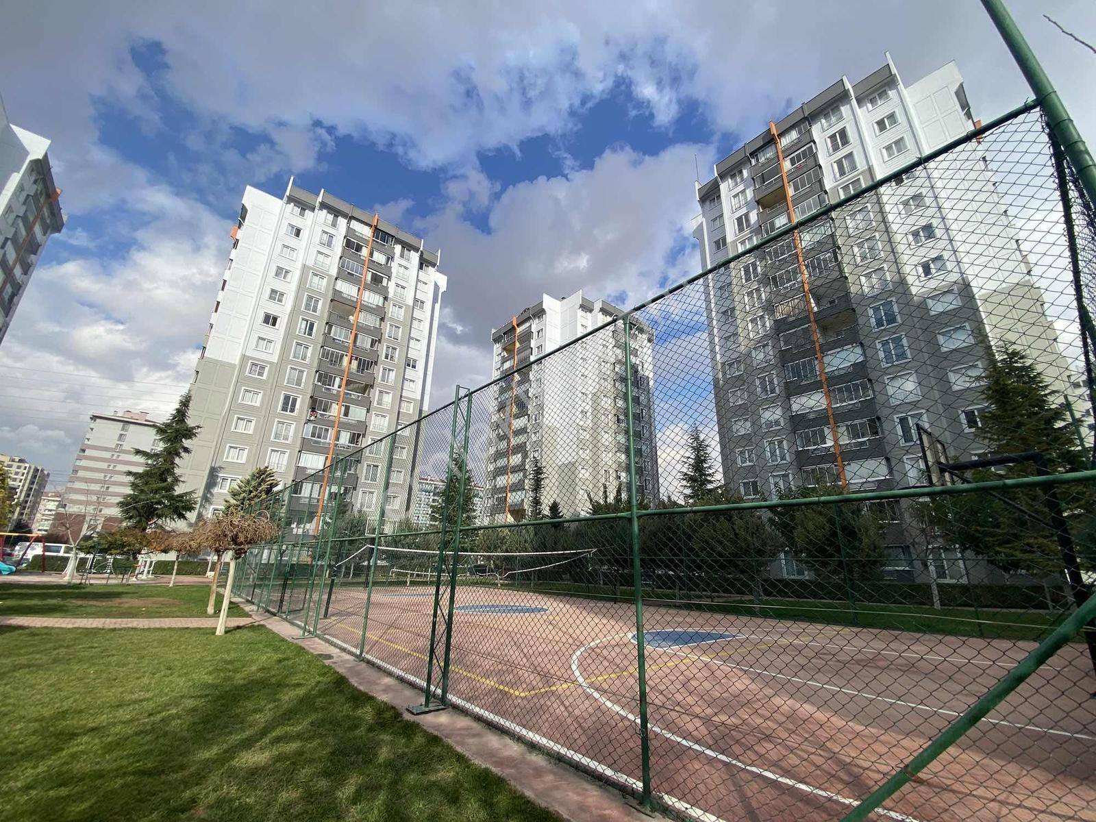 Yazır Mah. Menekşe Konutları'nda 3+1 Ara Kat Muhteşem Manzara!