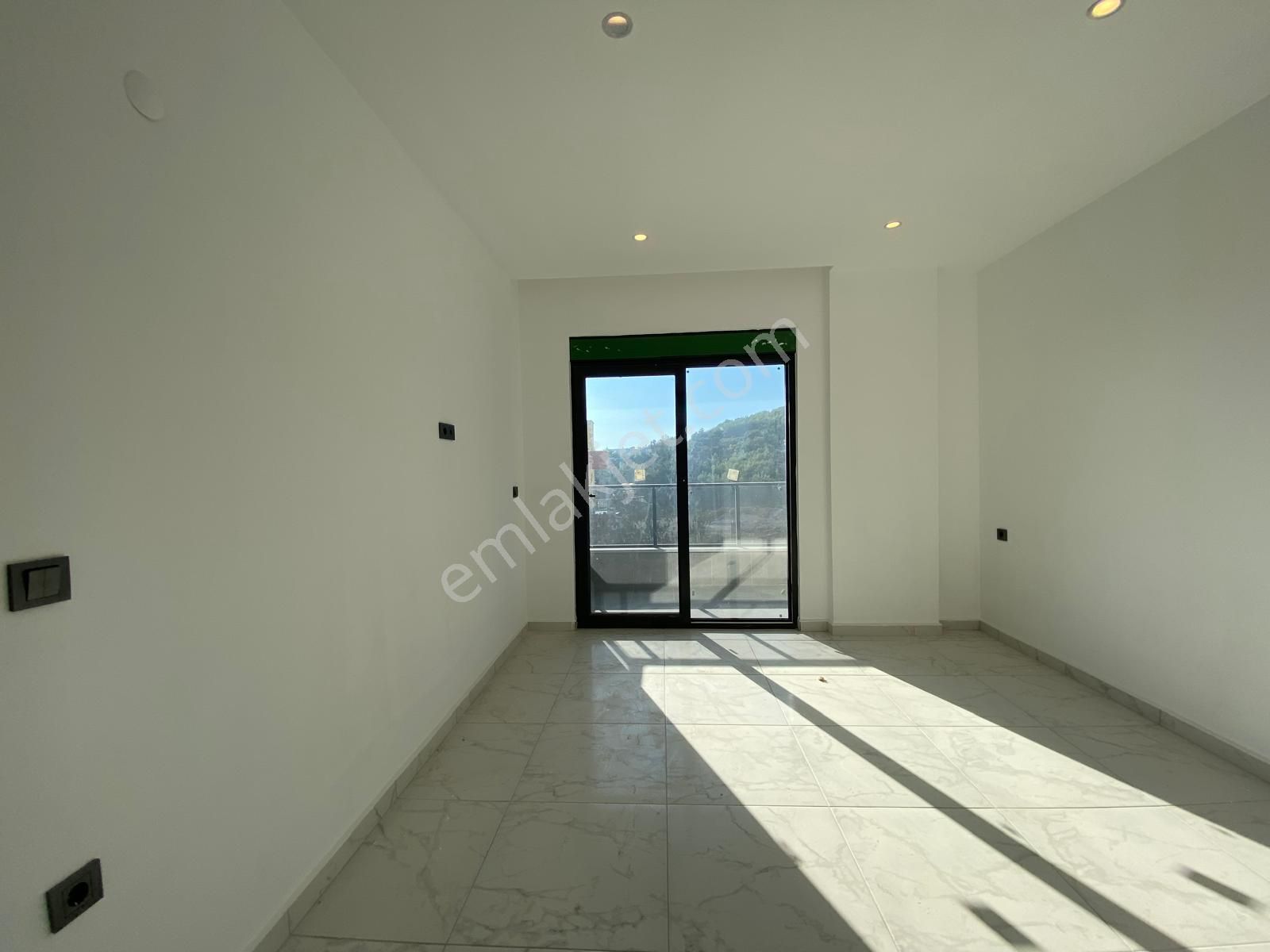 Alanya Çıplaklı'da Kiralık 3+1 Full Manzaralı Sıfır Daire - Görsel 9