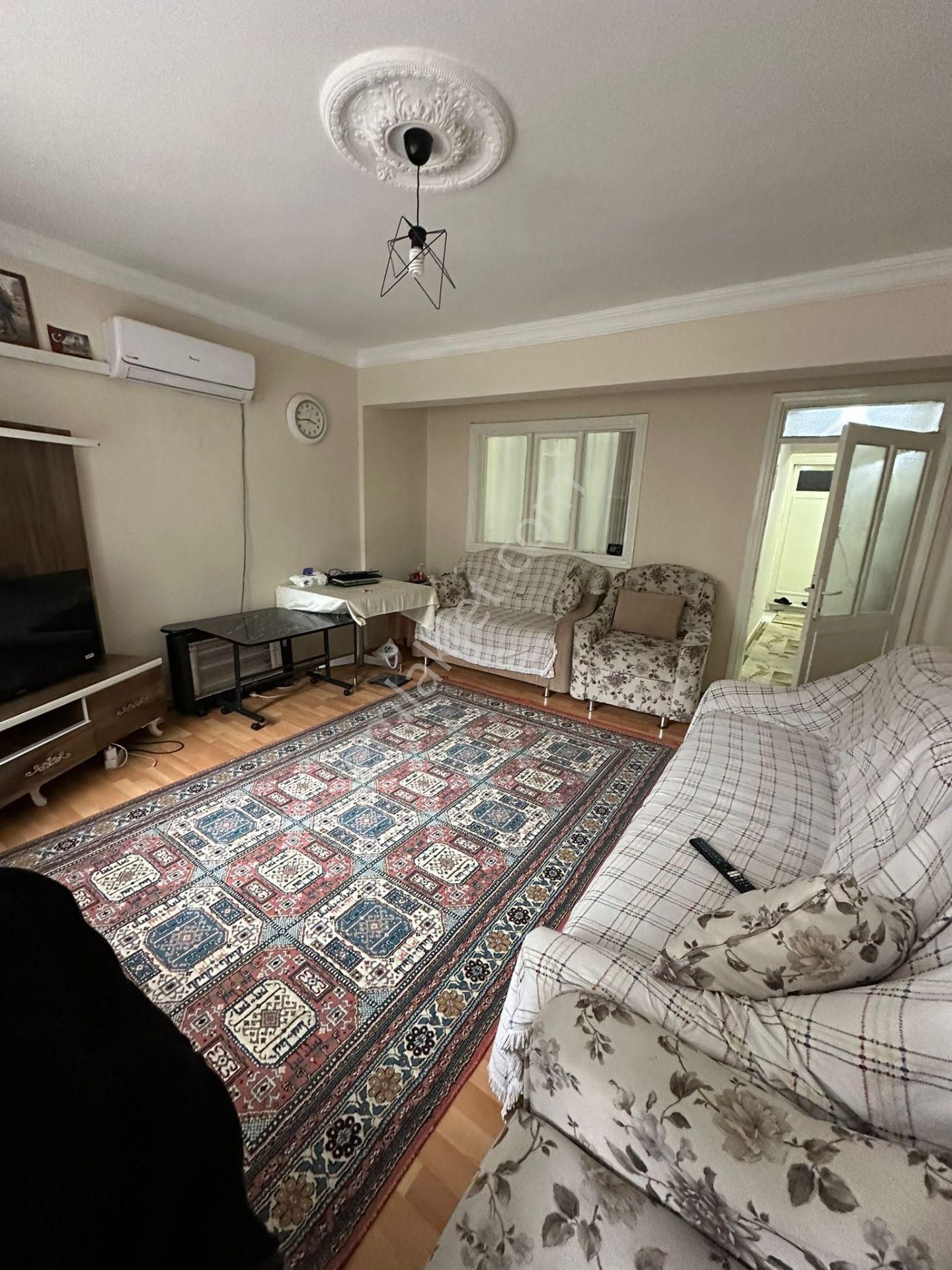 Cumhuriyet Mahallesi Zemin Kat Bahçeli Doğalgazlı 3+1 Daire