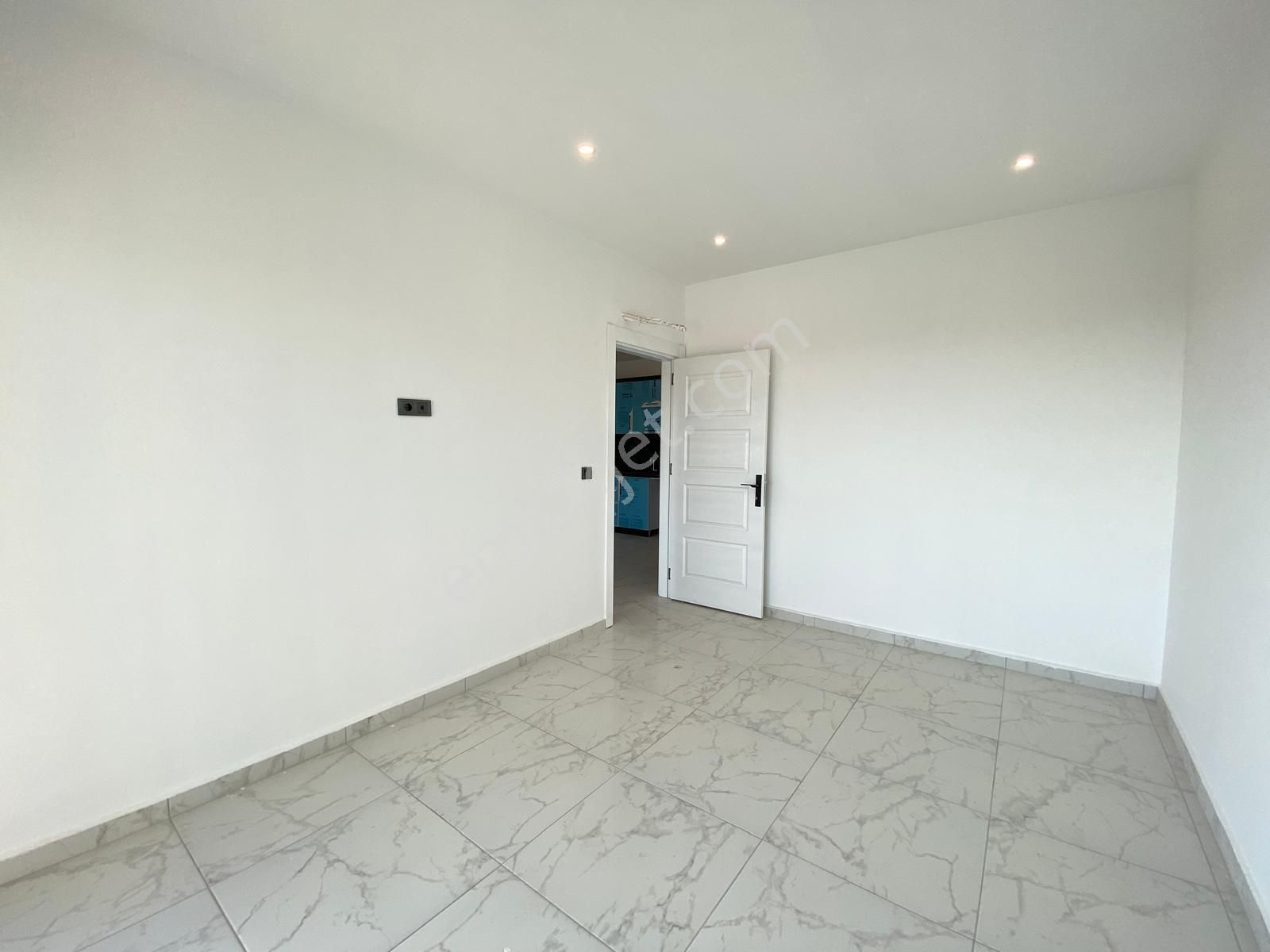 Alanya Çıplaklı'da Kiralık 1+1 Full Manzaralı Sıfır Daireler - Görsel 12