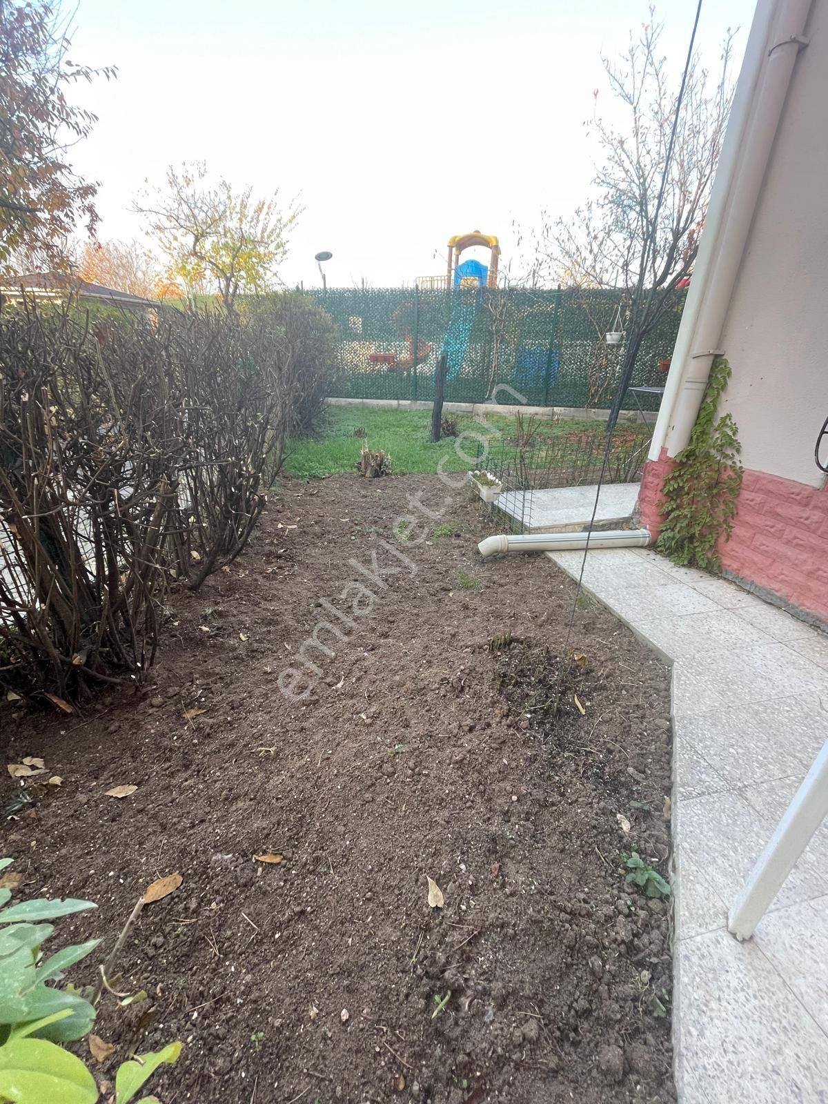 Polat Live'dan Kardelen Mahallesi Güvenç Sitesi Köşe Müstakil - Görsel 10