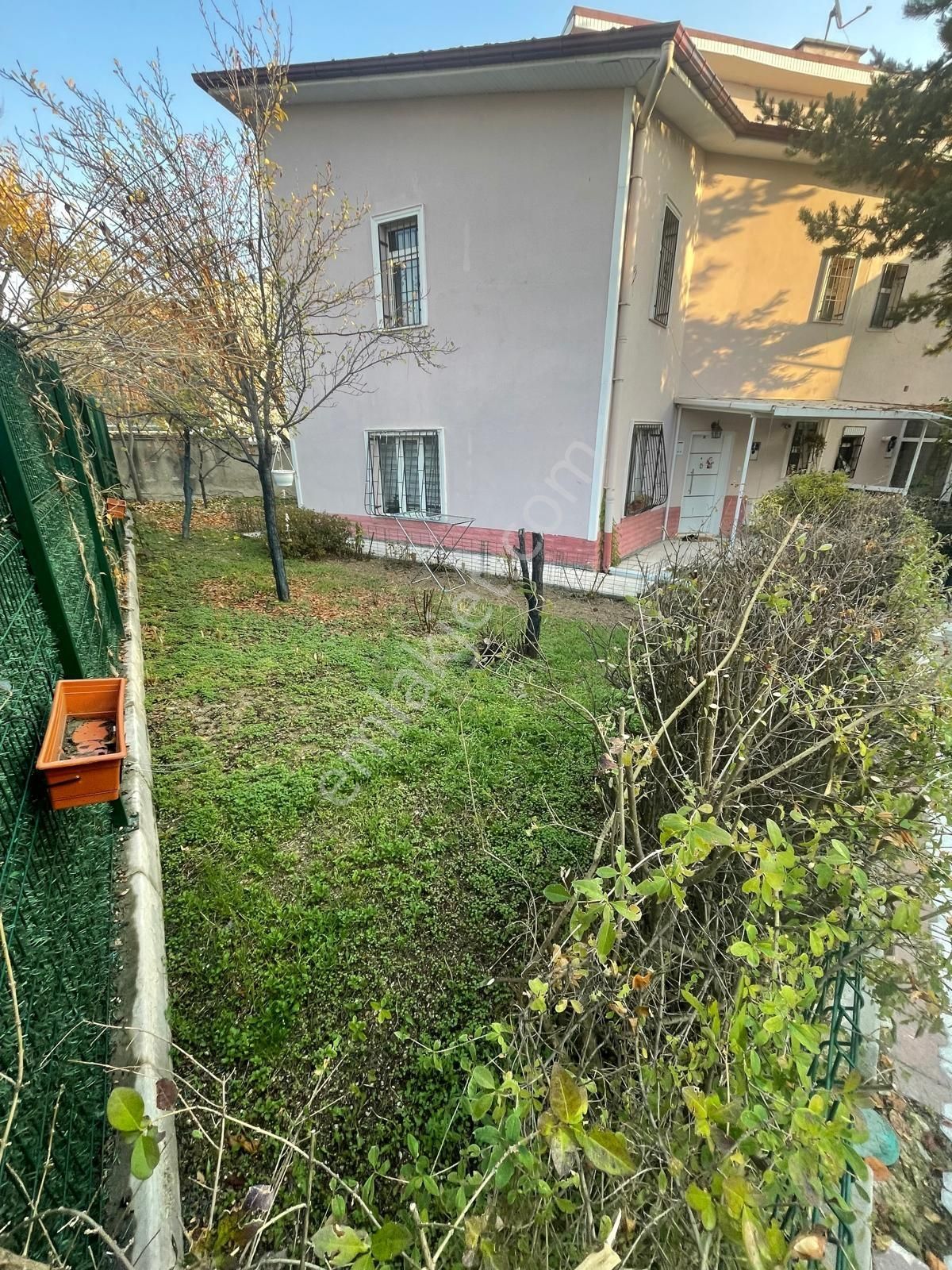 Polat Live'dan Kardelen Mahallesi Güvenç Sitesi Köşe Müstakil