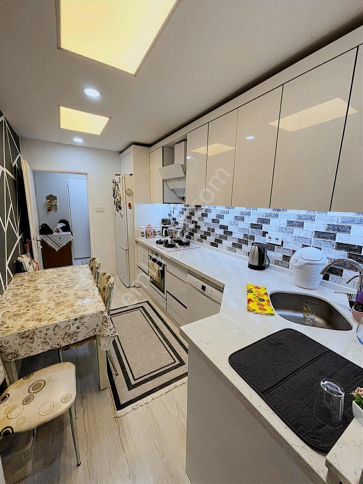 Polat Live Emlak'tan 3+1 Merkezi Konum Yapılı Satılık Daire - Görsel 19