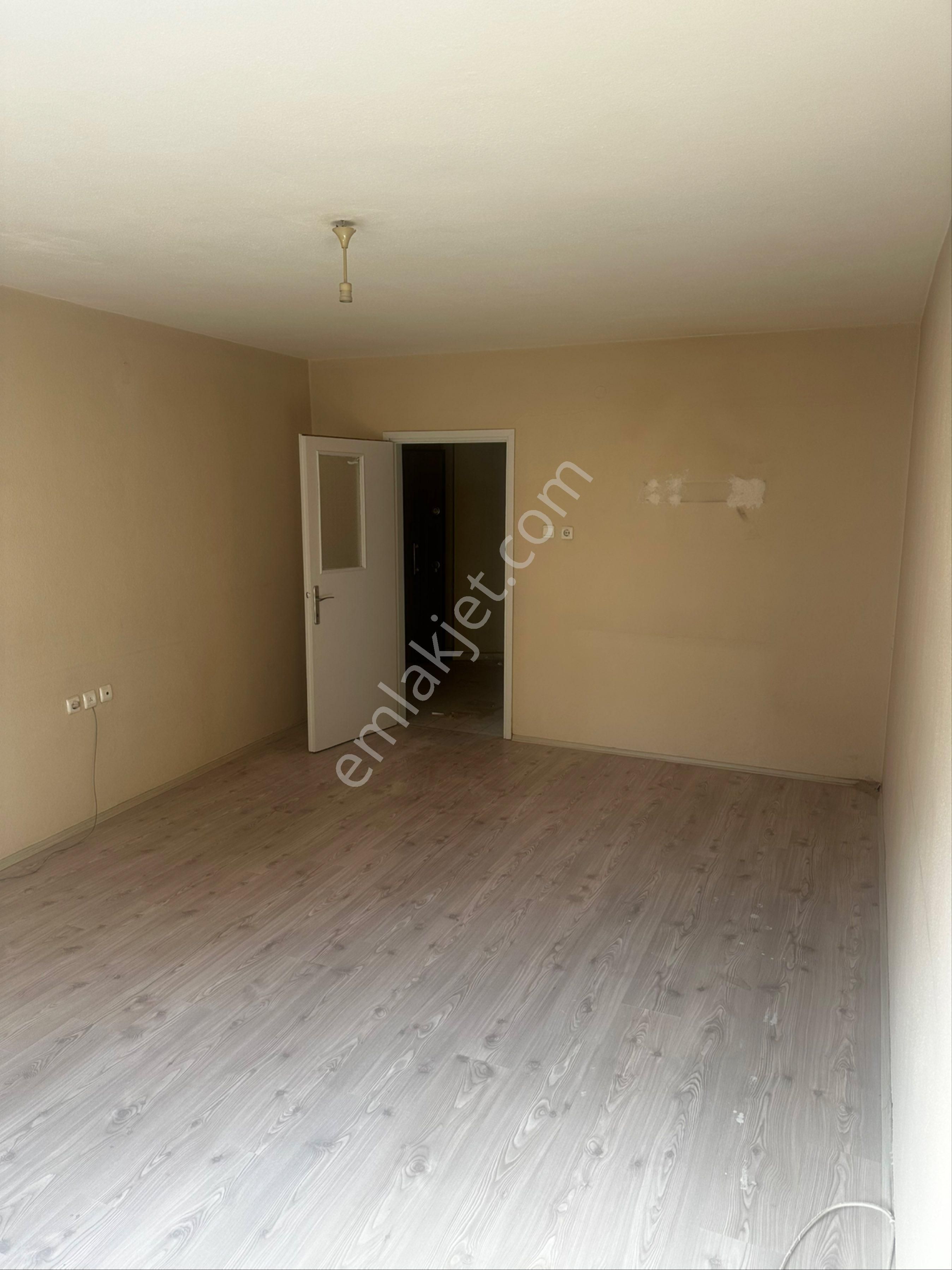 Gazcılar Ara Kat Cadde Üzeri 2+1 Ayrı Tuvalet Mutfak Asansörlü Daire Kelepir - Görsel 3